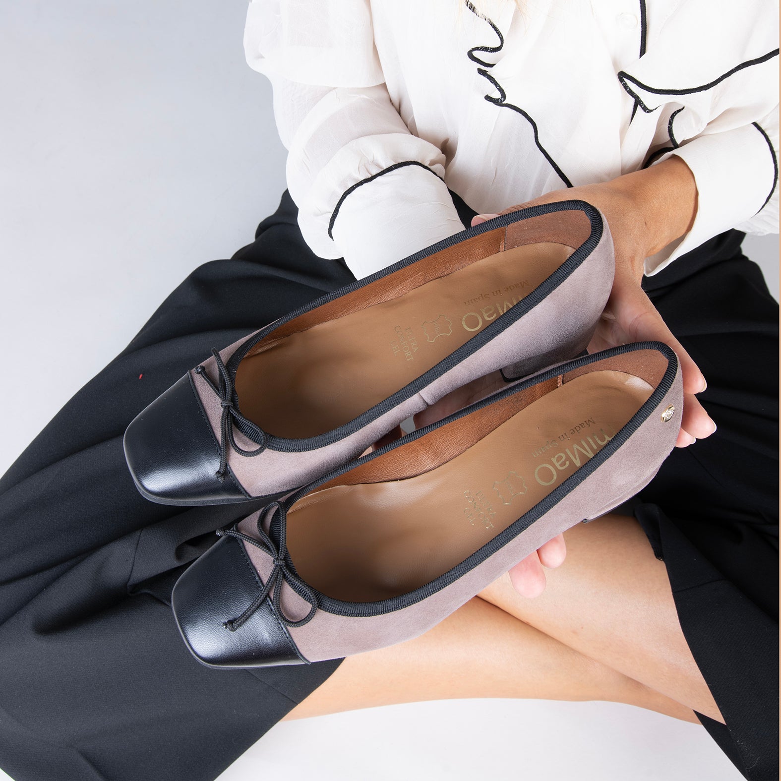 GLAMOUR - Bailarinas TAUPE con tacón y puntera NEGRO - miMaO ®