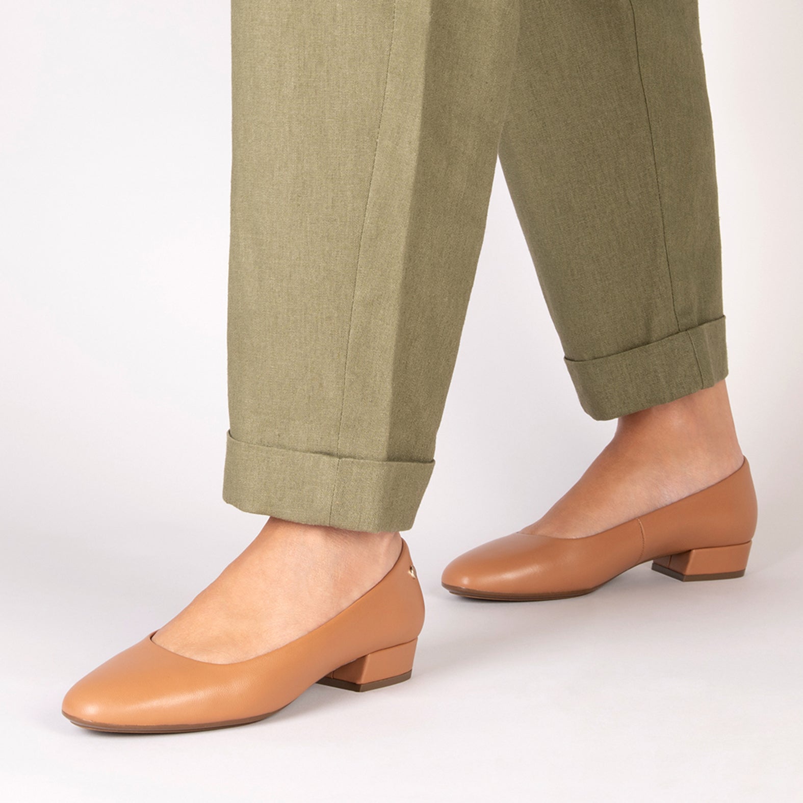 URBAN XS - Zapatos de tacón bajo CAMEL - miMaO ®