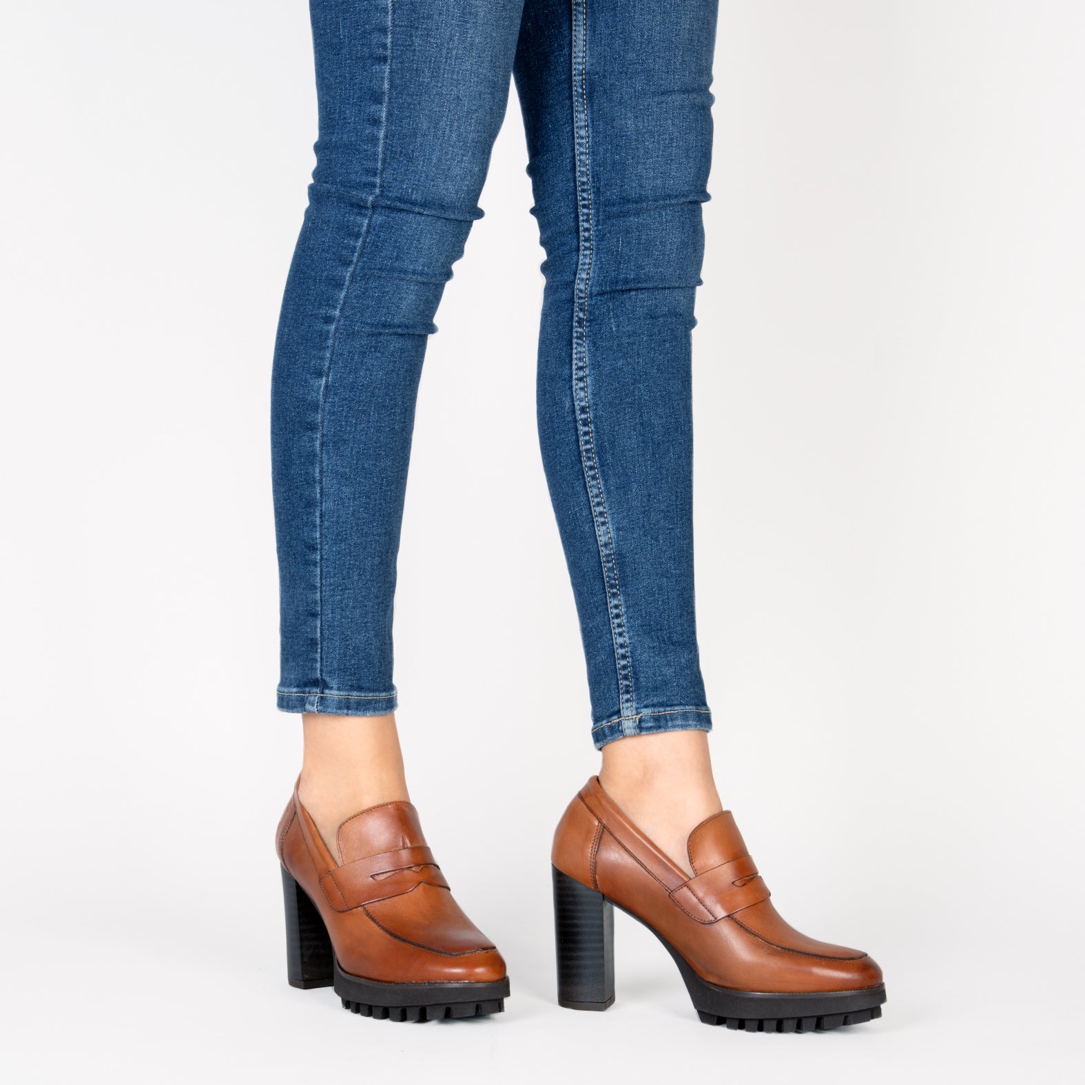 TREND - Mocasín con tacón y plataforma CAMEL - miMaO ®