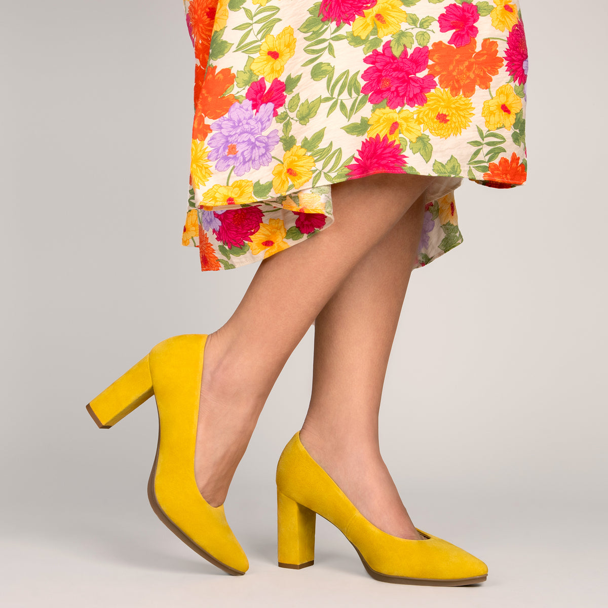 URBAN – Zapatos de tacón alto de ante AMARILLO