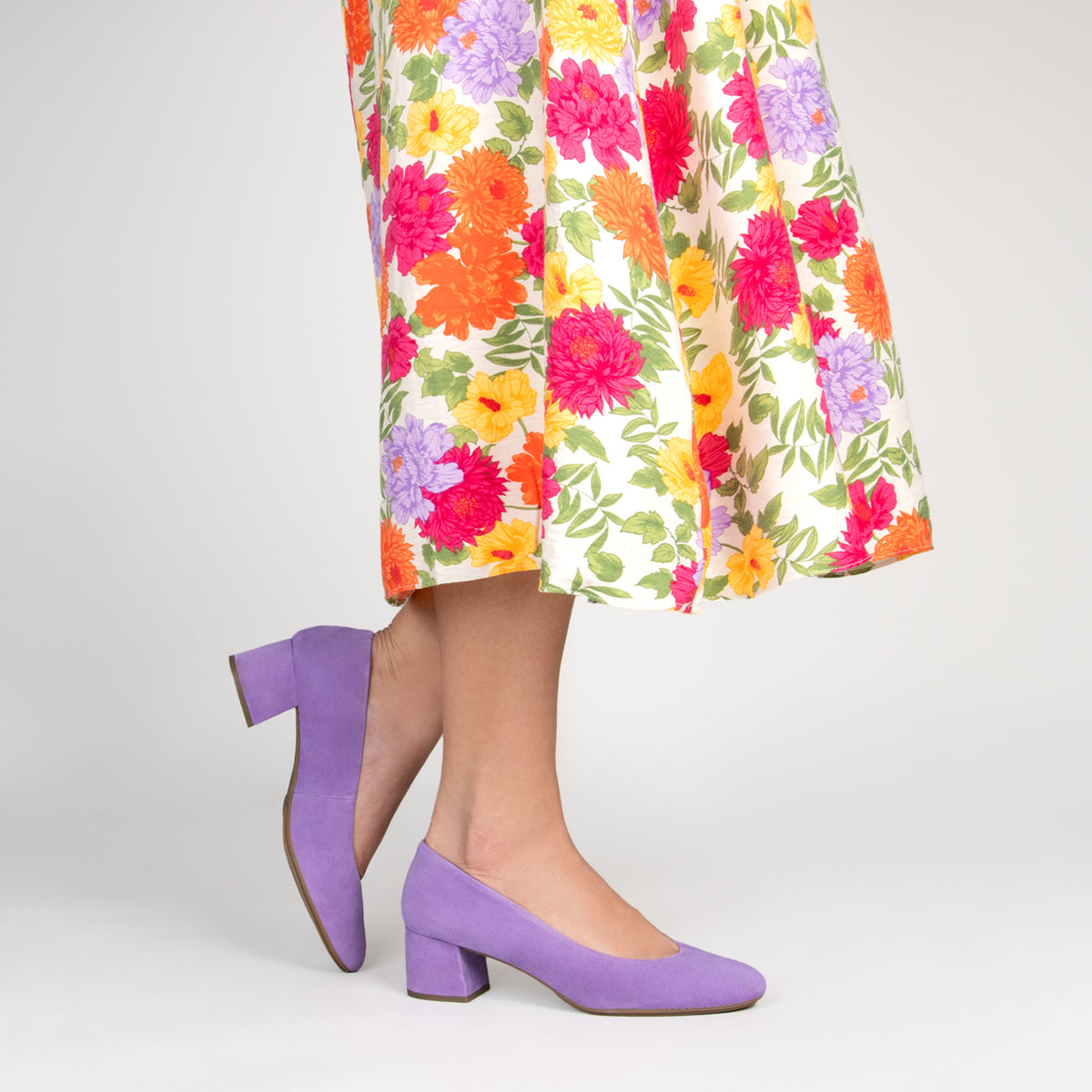 URBAN REDONDO – Zapatos de tacón bajo de ante LILA