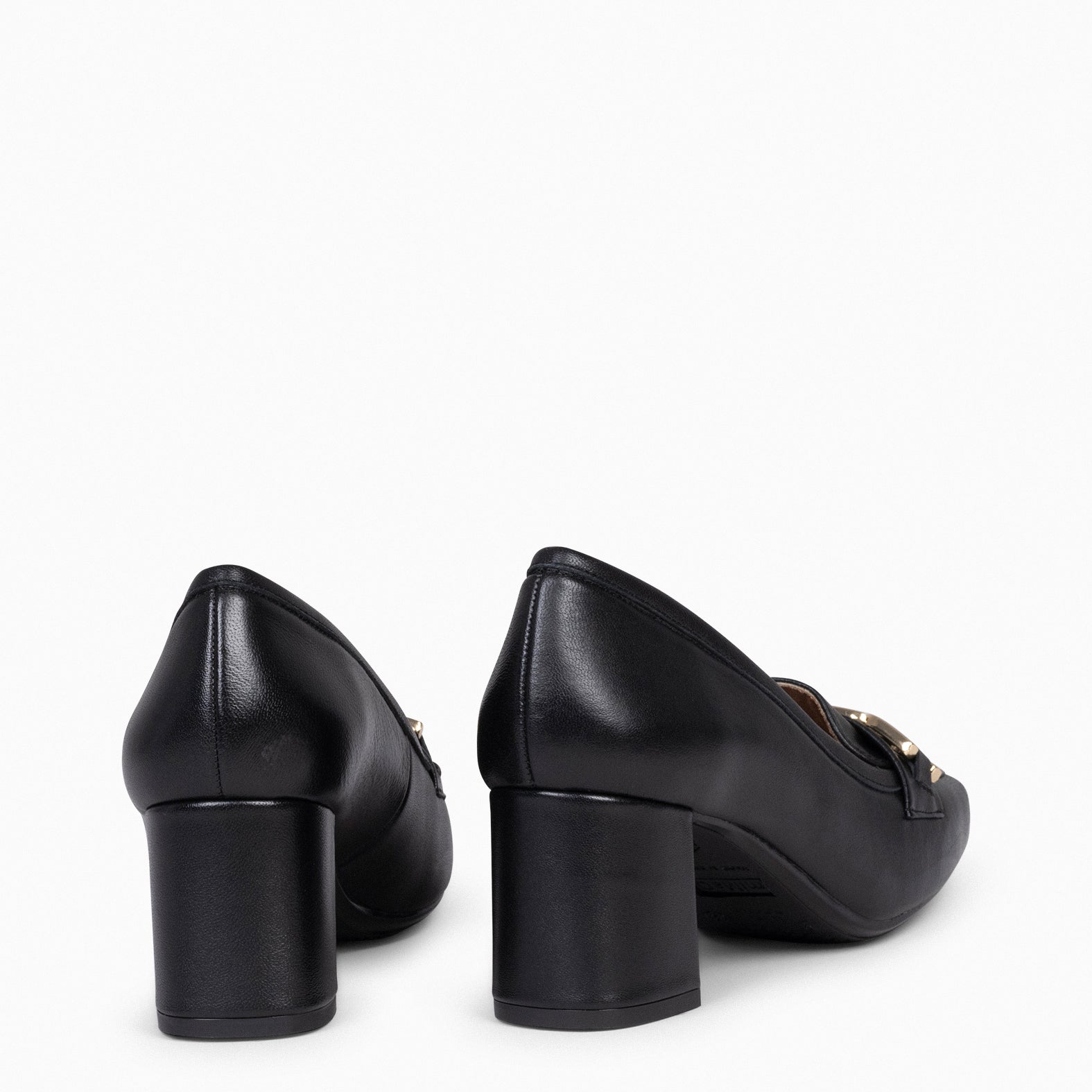 CHAIN – Mocasines con tacón y detalle dorado NEGRO