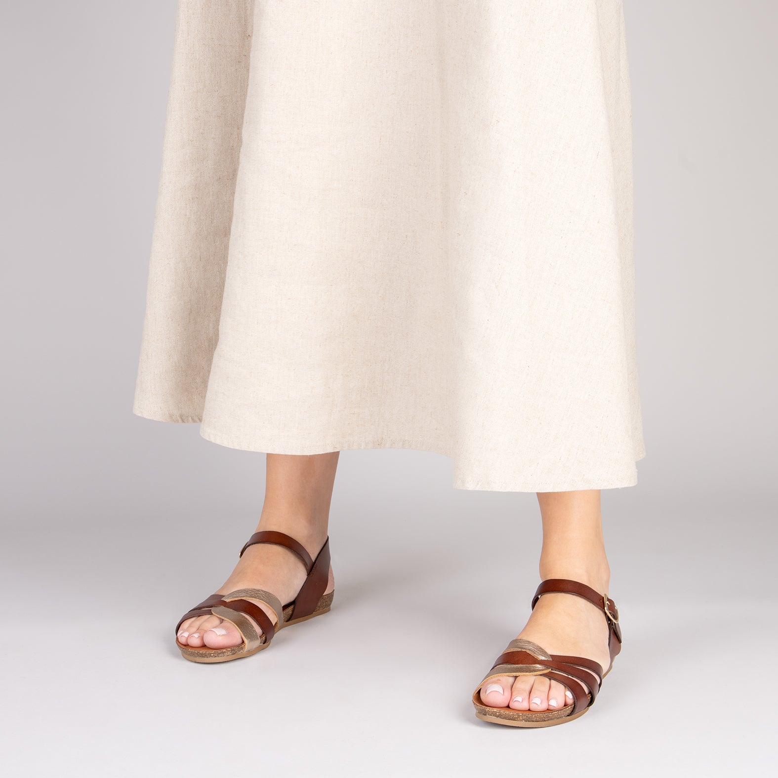 SALOMÉ - BROWN Flat Sandals