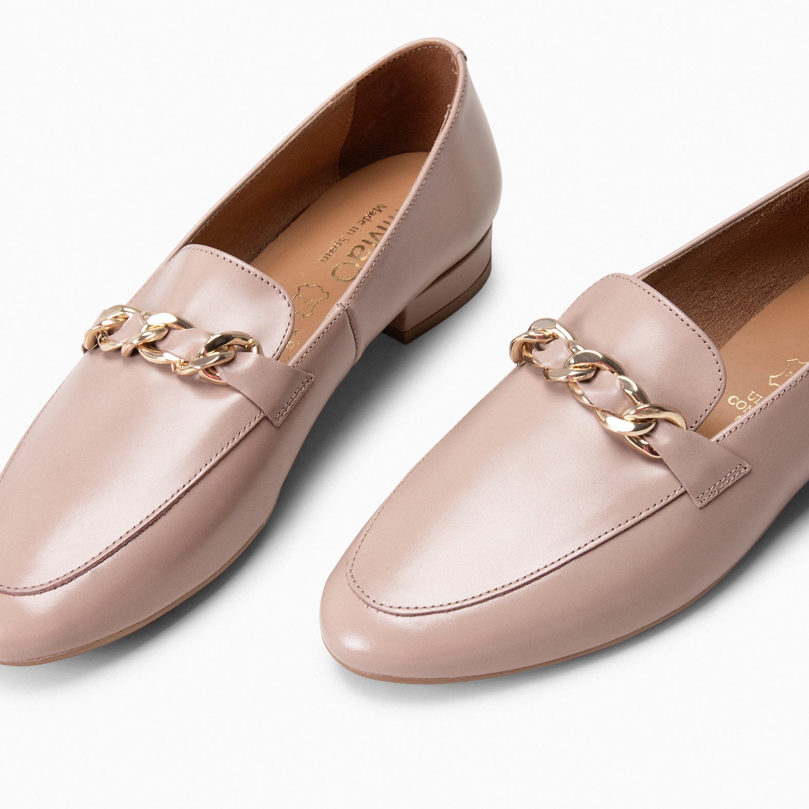 CHAIN – Mocasines planos con adorno metalizado NUDE - miMaO ®