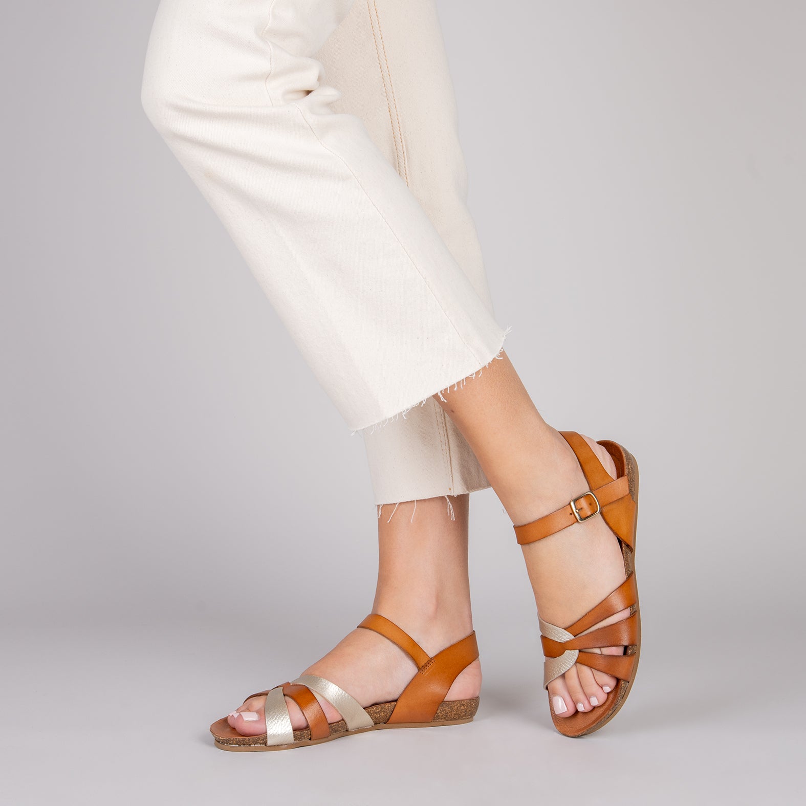 SALOMÉ - TAUPE Flat Sandals
