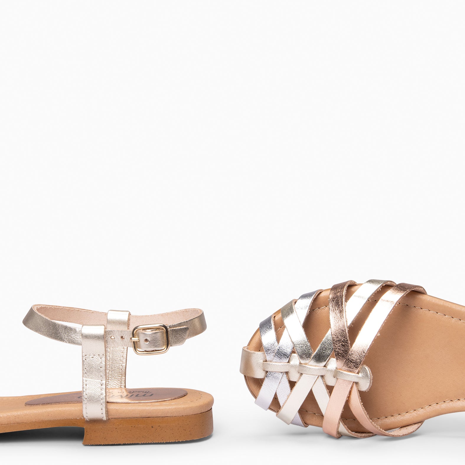BEACH - Sandalias planas de tiras METALES - miMaO ®