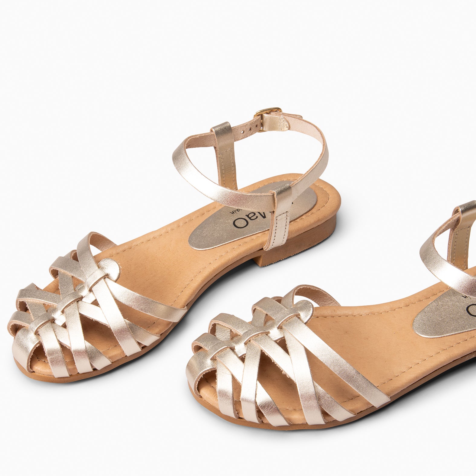 BEACH - Sandalias planas de tiras PLATINO - miMaO ®