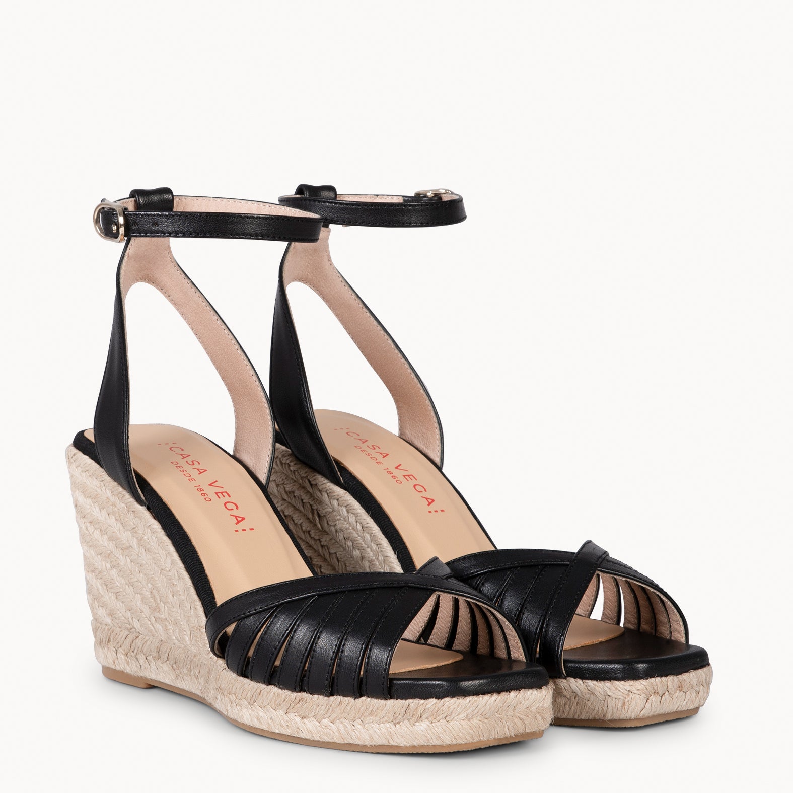 ISABEL - SANDALIAS NEGRAS DE TIRAS CRUZADAS CON CUÑA