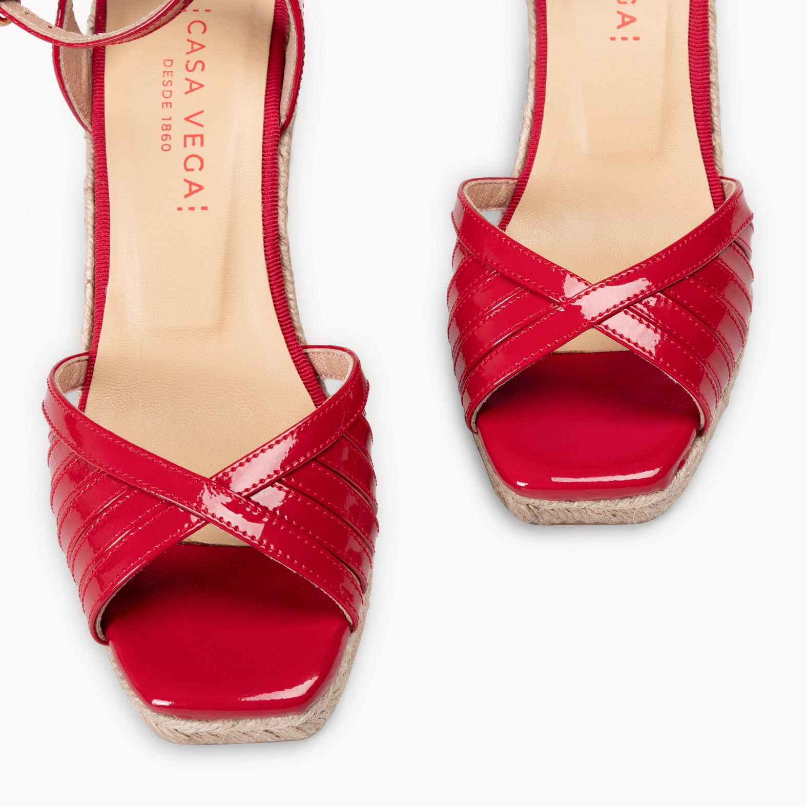ISABEL - SANDALIAS ROJAS DE TIRAS CRUZADAS CON CUÑA