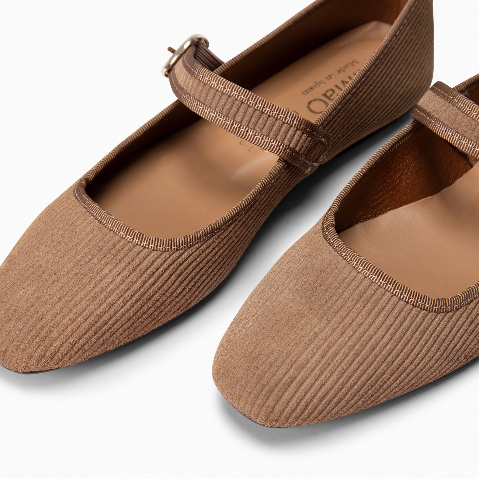 LARA - Merceditas con tira de serraje efecto pana TAUPE - miMaO ®