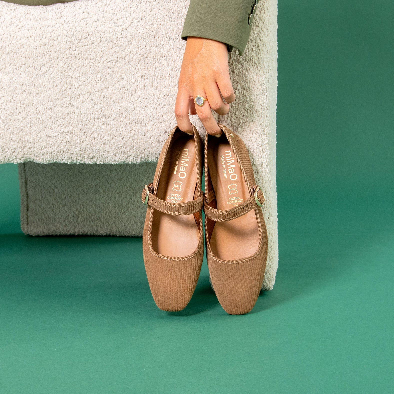 LARA - Merceditas con tira de serraje efecto pana TAUPE - miMaO ®