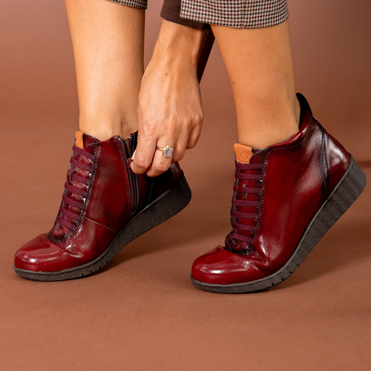 FLEXY - Zapatillas abotinadas CHAROL BURDEOS