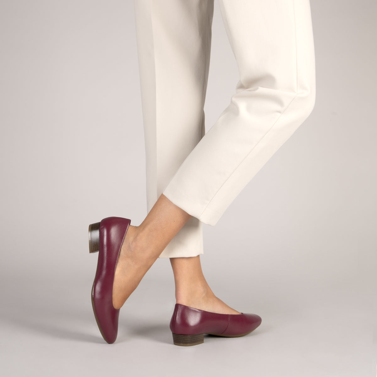 URBAN XS - Zapatos de tacón bajo de napa GRANATE