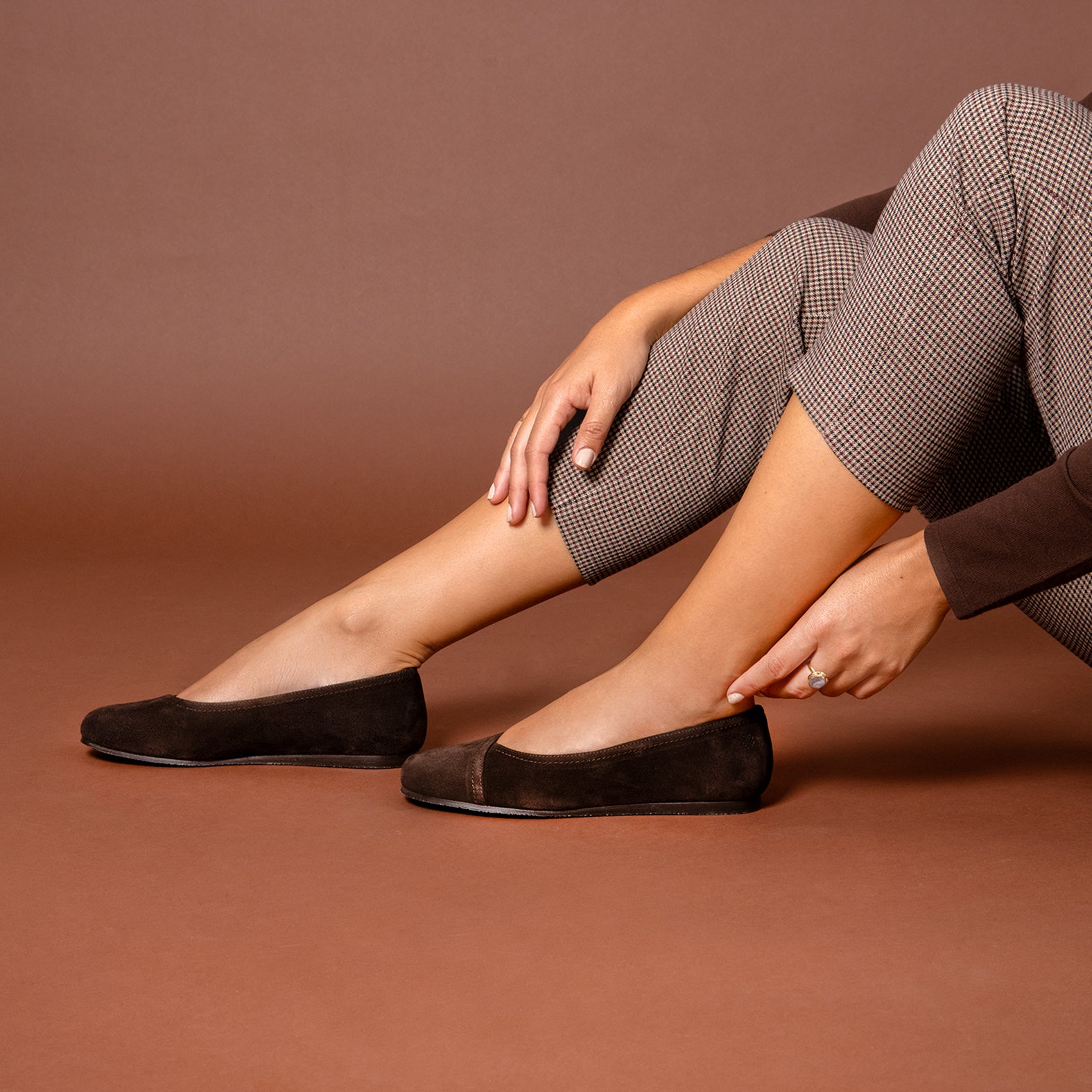 PLUMA - Bailarina baresoft de serraje en MARRON - miMaO ®