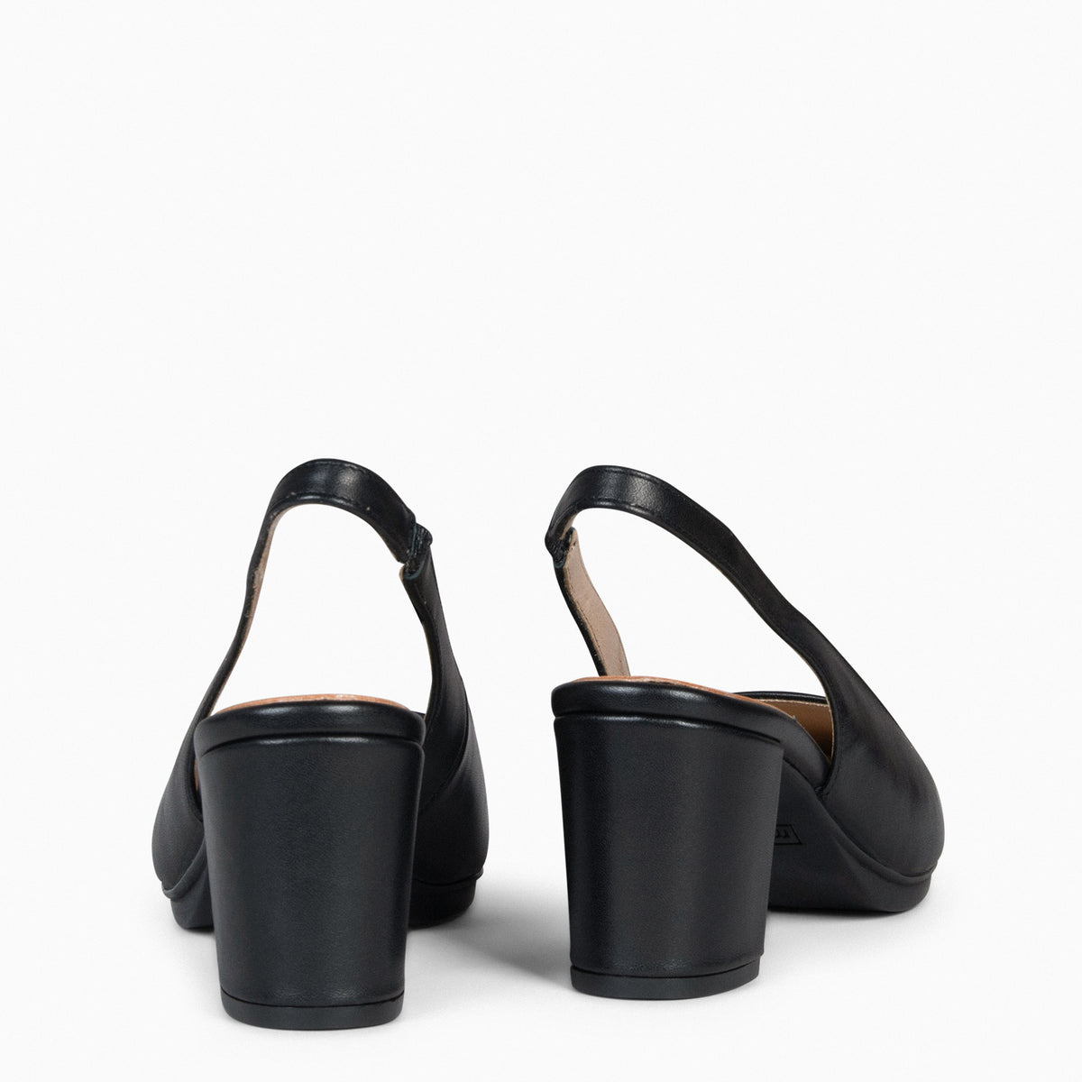 KYARA - Zapato Destalonado con tacón NEGRO