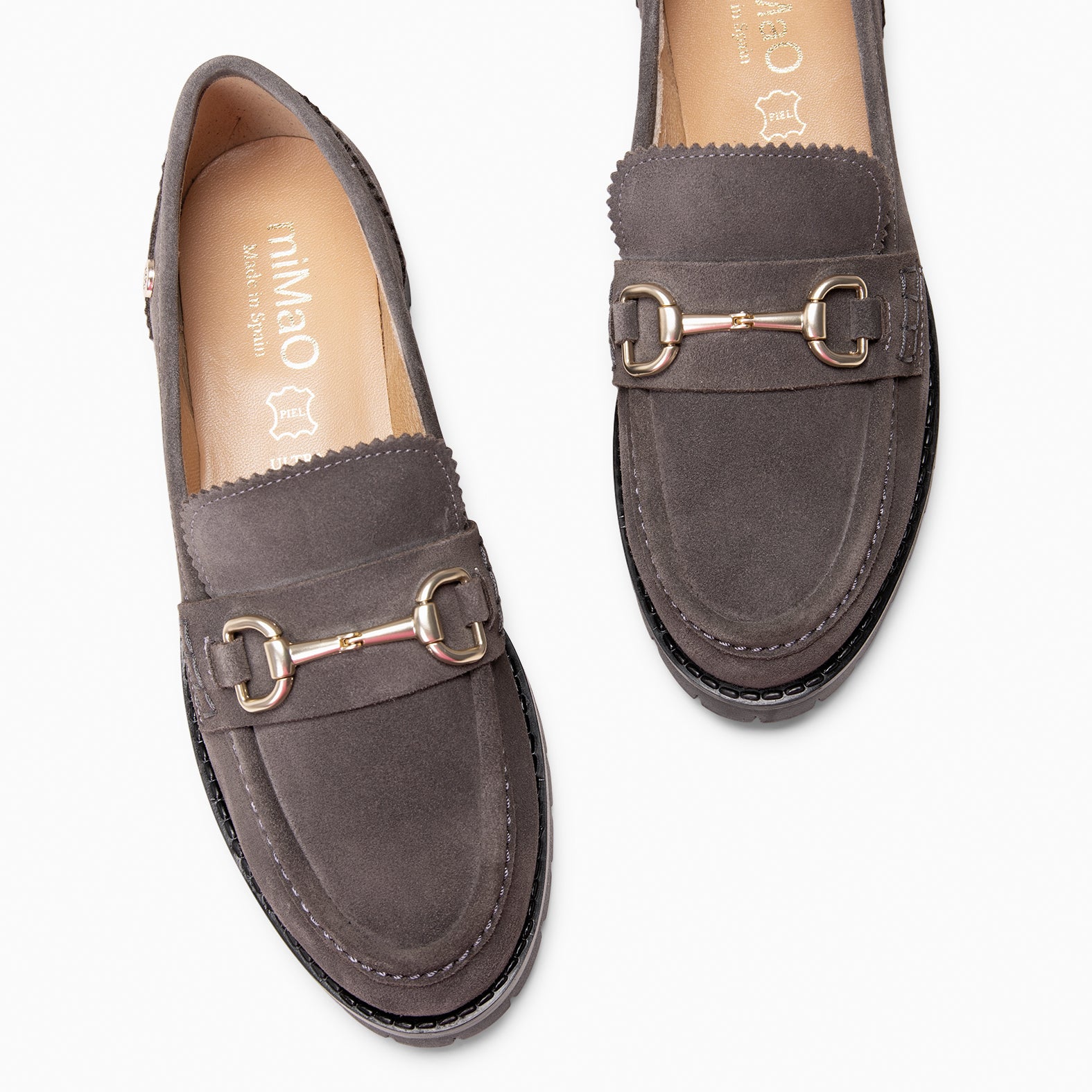 TREVILLA - Mocasín GRIS con aplique metálico - miMaO ®