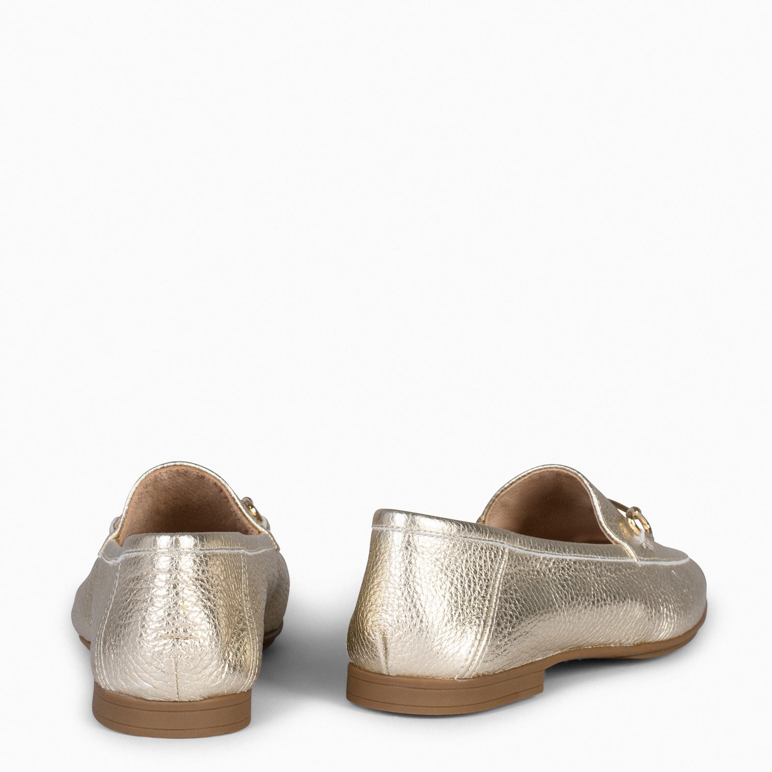 STYLE – Mocasines planos con adorno metalizado PLATINO - miMaO ®