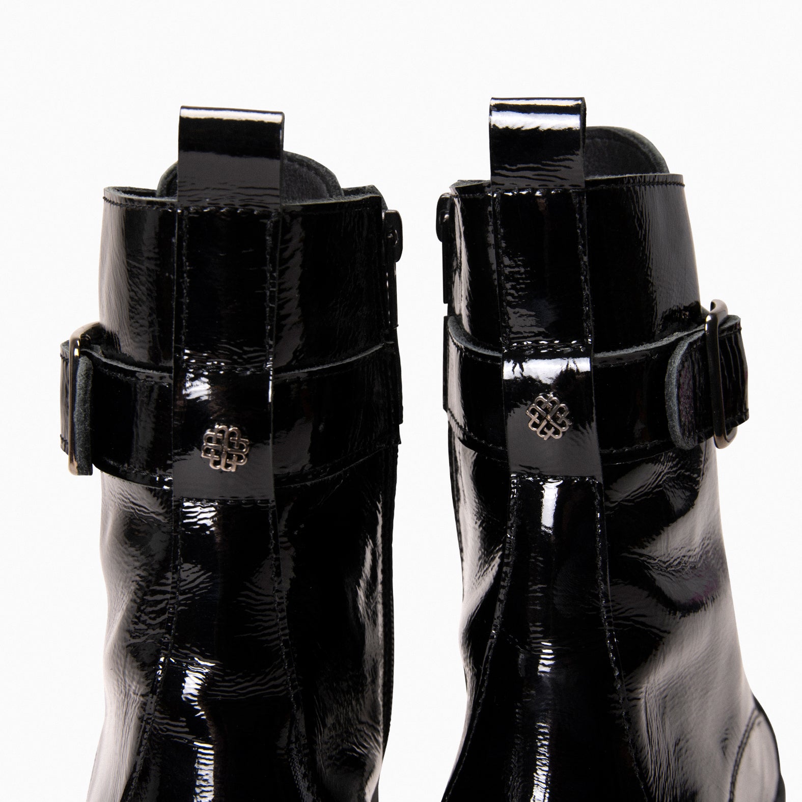 BELFAST – Botines con cordones de piel NEGRO CHAROL - miMaO ®