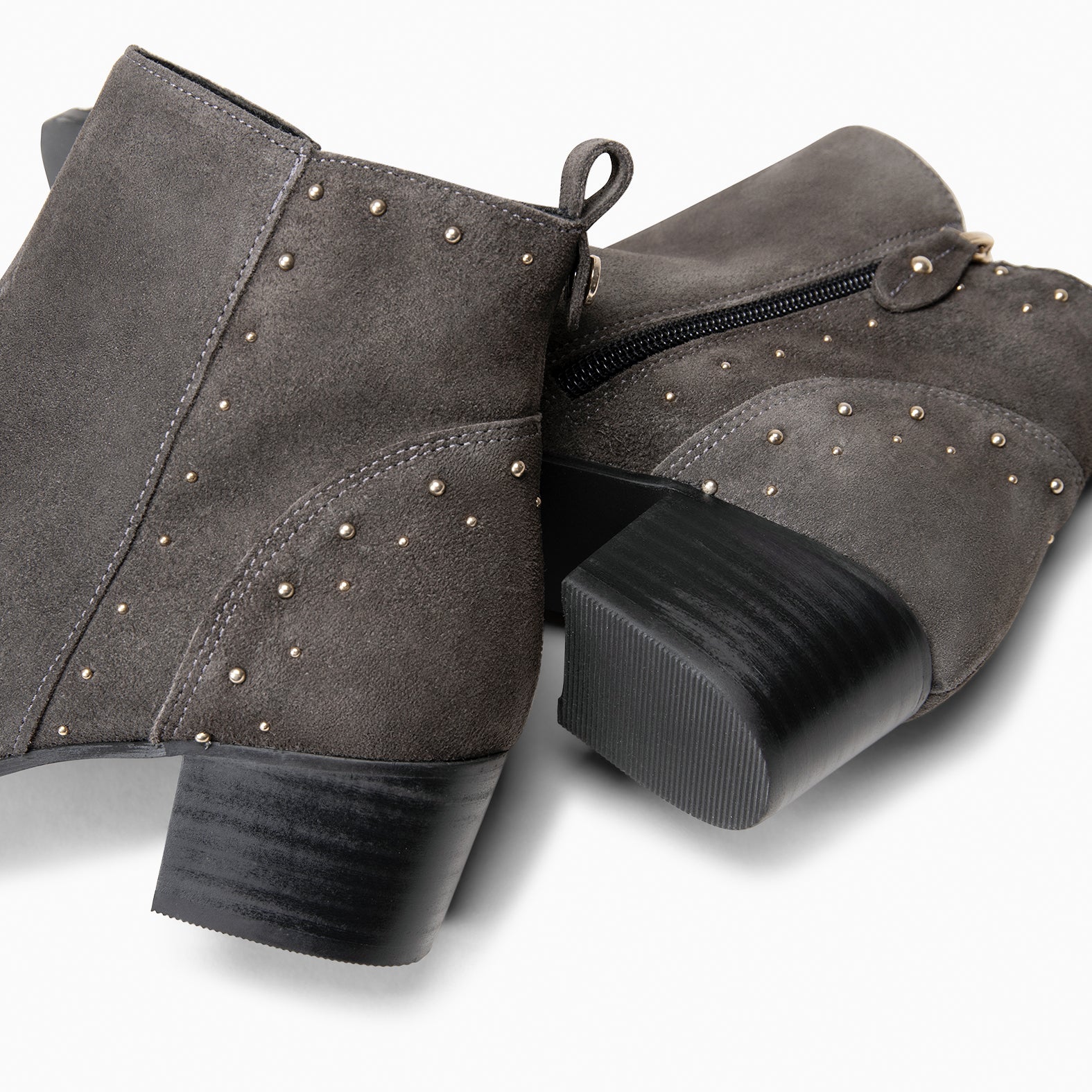 DUSTY – Botines de serraje con tachas GRIS - miMaO ®