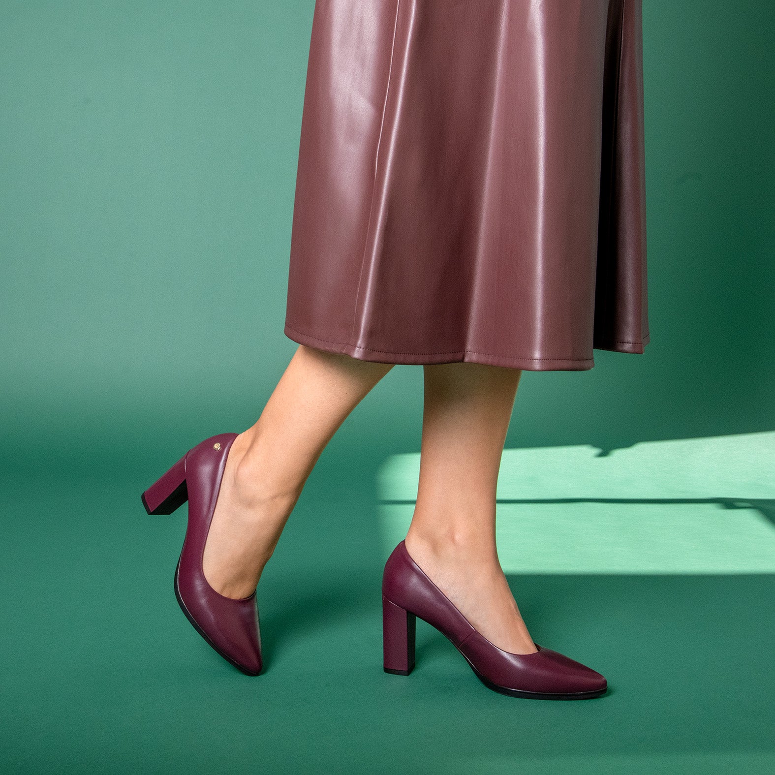 URBAN SALÓN - Zapatos de tacón alto de napa en BURDEOS - miMaO ®