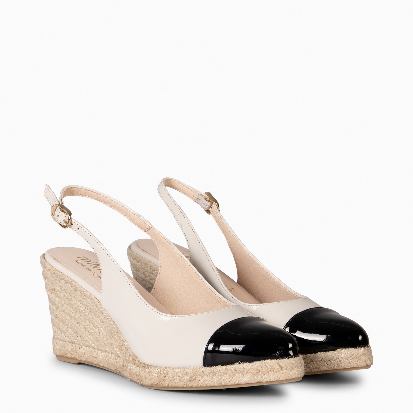 BIARRITZ - CUÑA DE ESPARTO BEIGE CON PUNTERA NEGRA DE CHAROL - miMaO ®