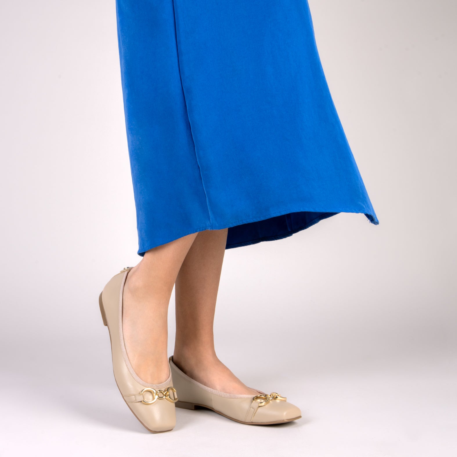 SIMBI - Manoletina con estribo BEIGE