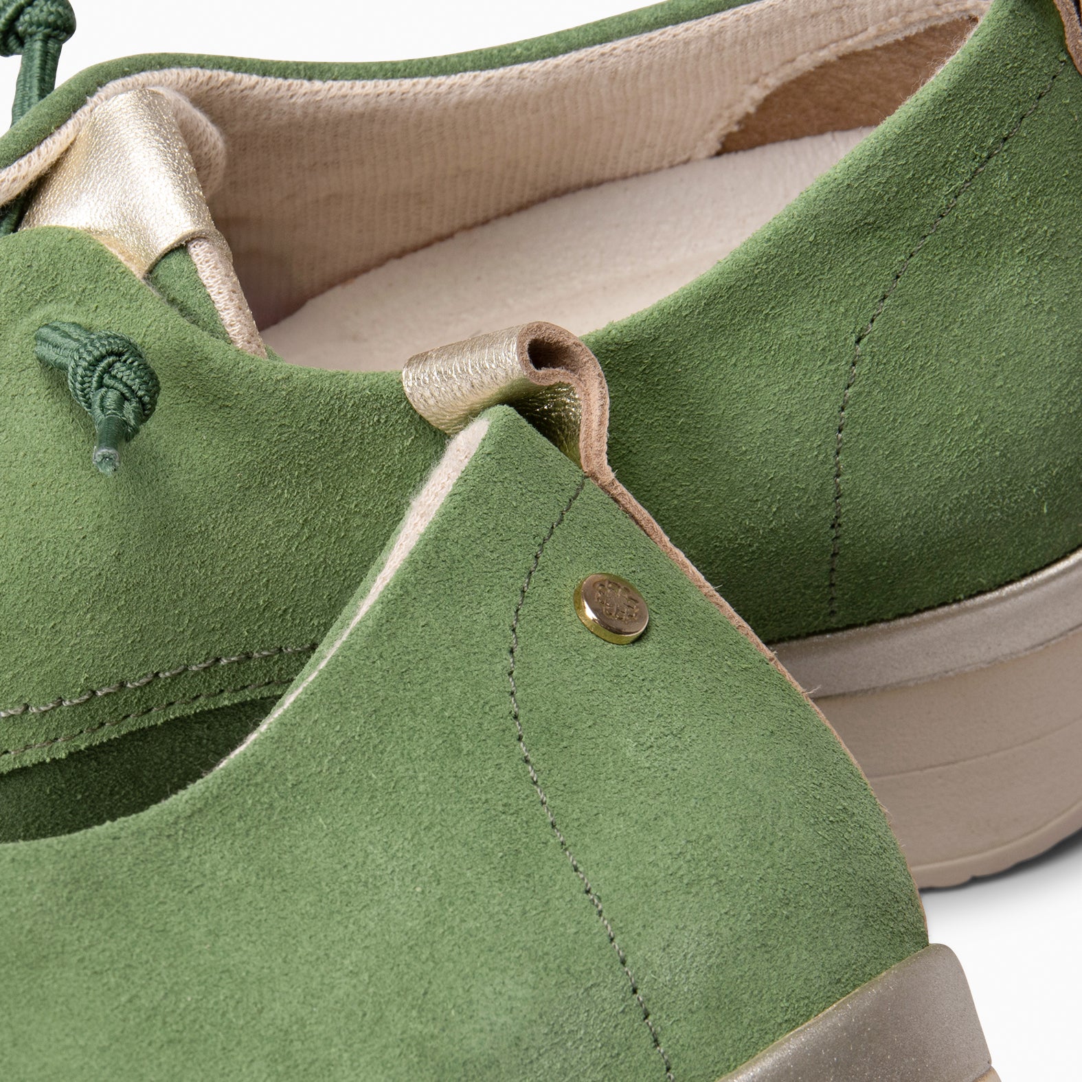 CASSEL - DEPORTIVA CON CUÑA VERDE - miMaO ®