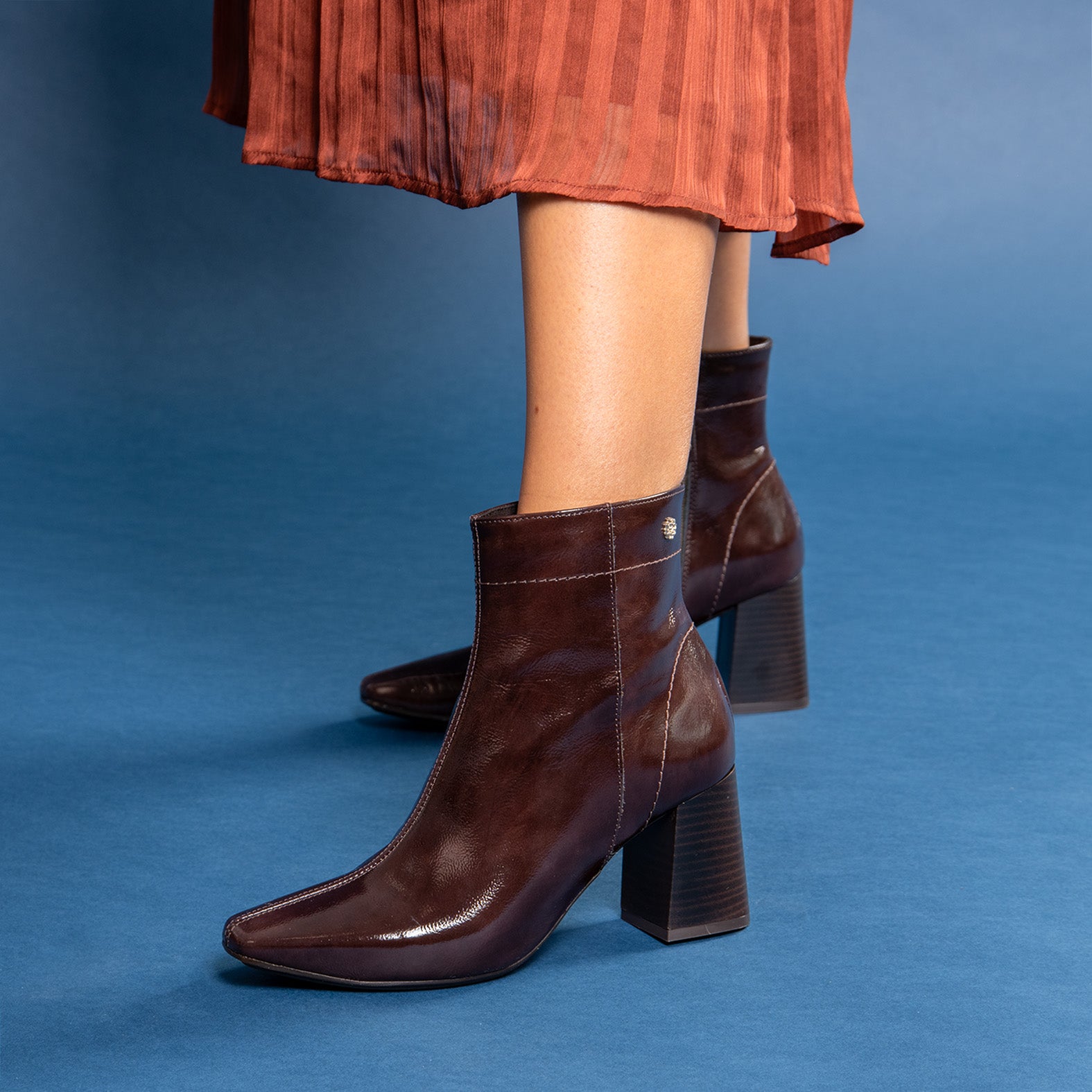LIPPA - Botines de tacón alto de charol MARRON - miMaO ®