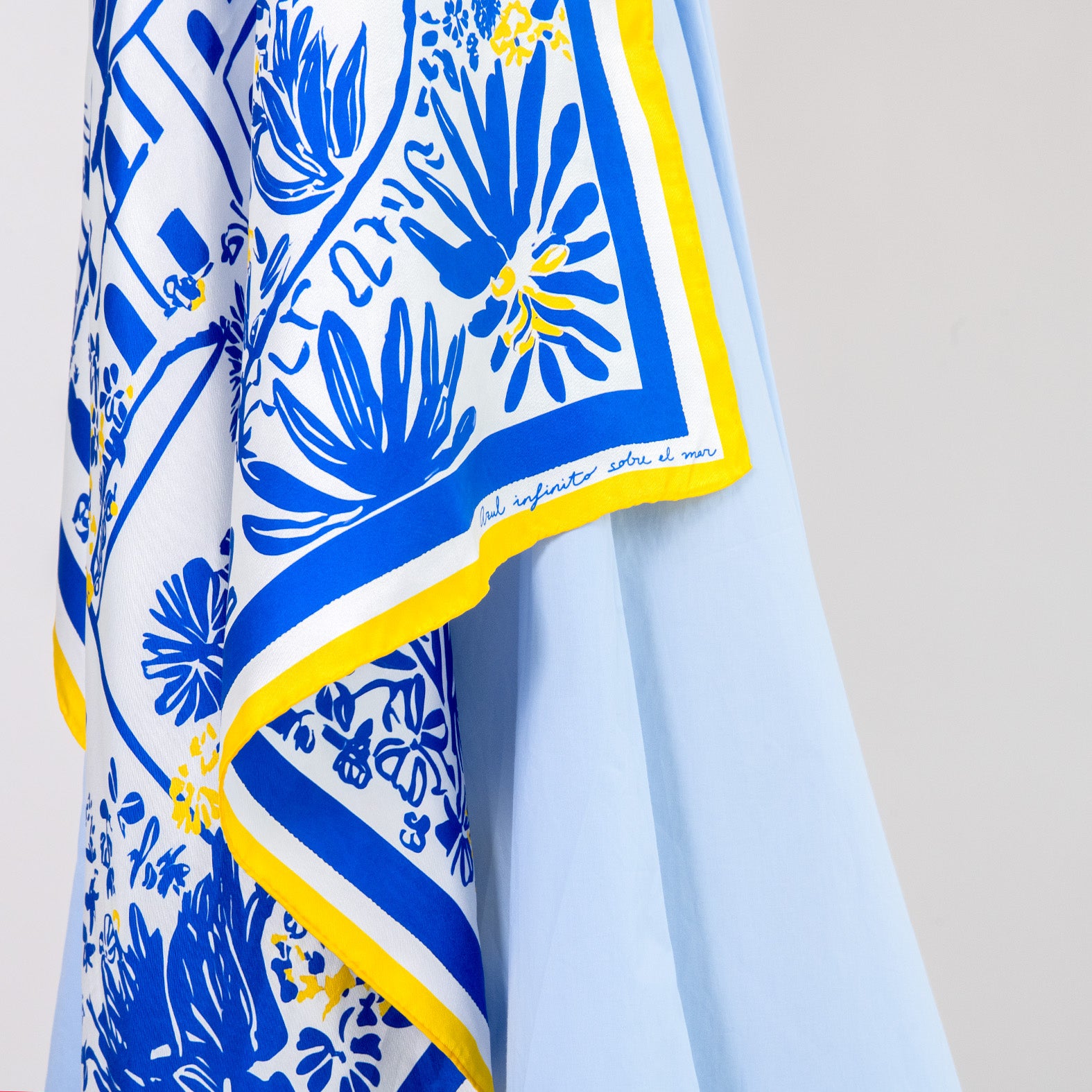CARRÉ CAPRI - Foulard 100% soie à motif paysage