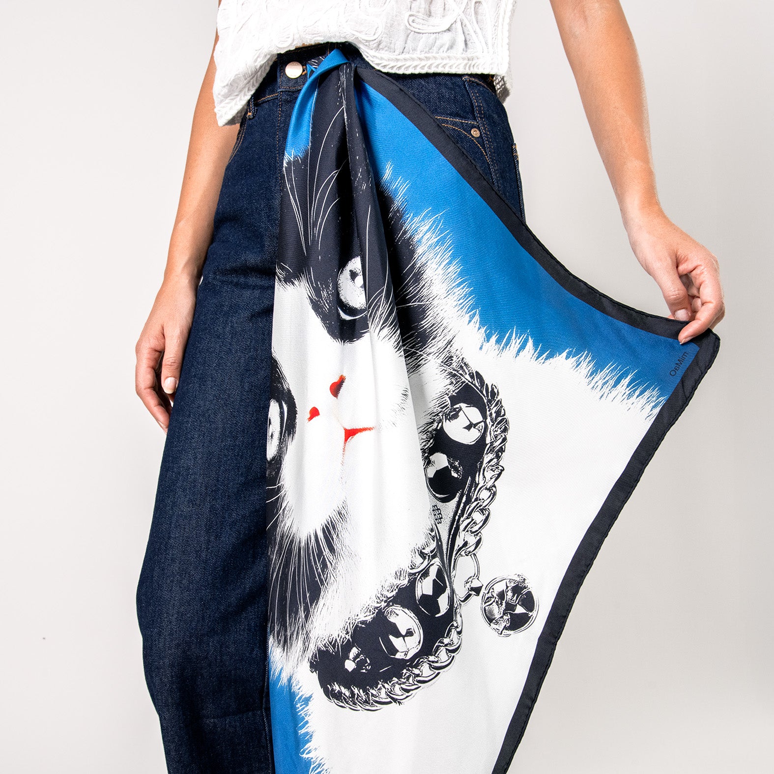 CARRÉ TUXEDO - Foulard 100% soie à motif animal