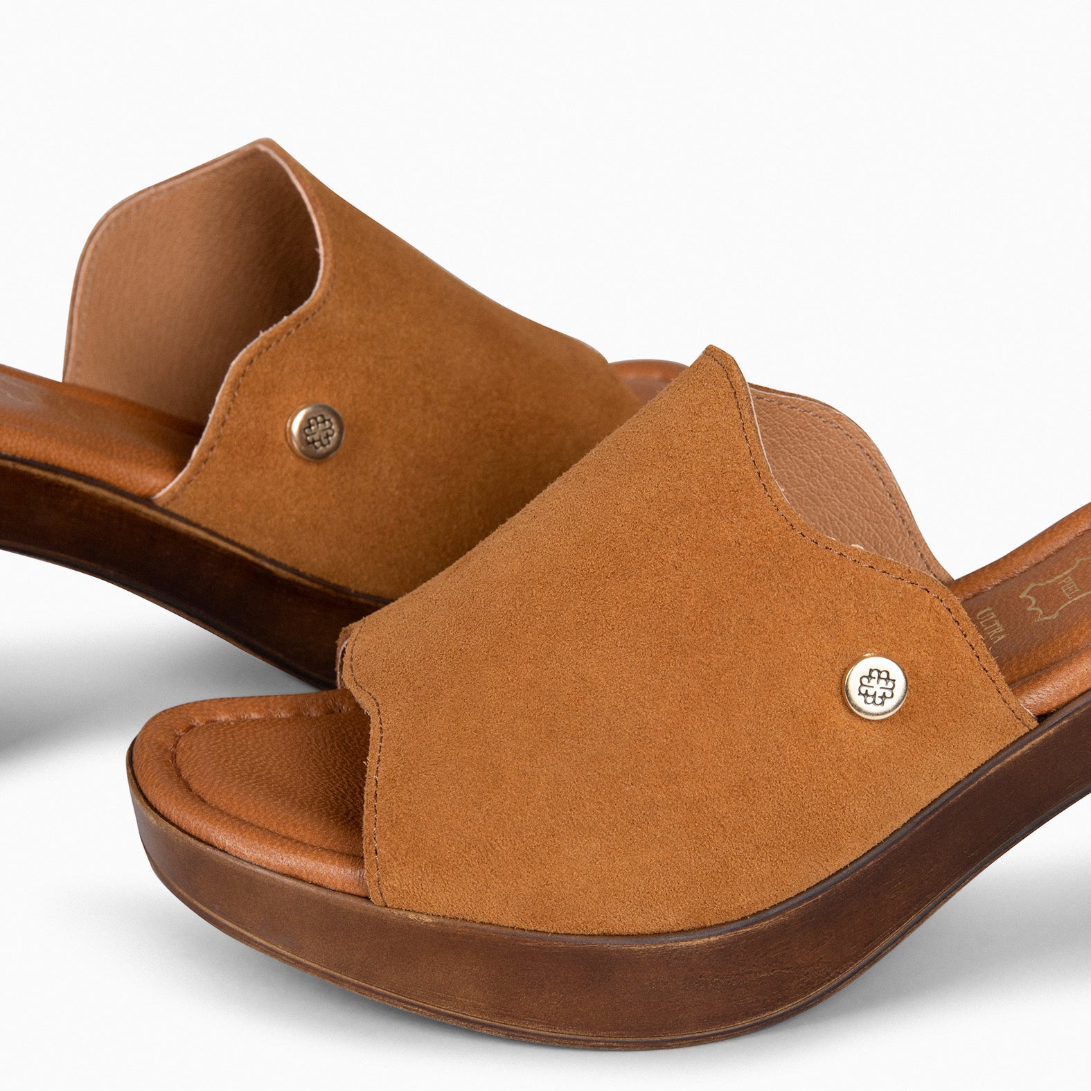 ADELA - Zuecos con tacón CAMEL - miMaO ®