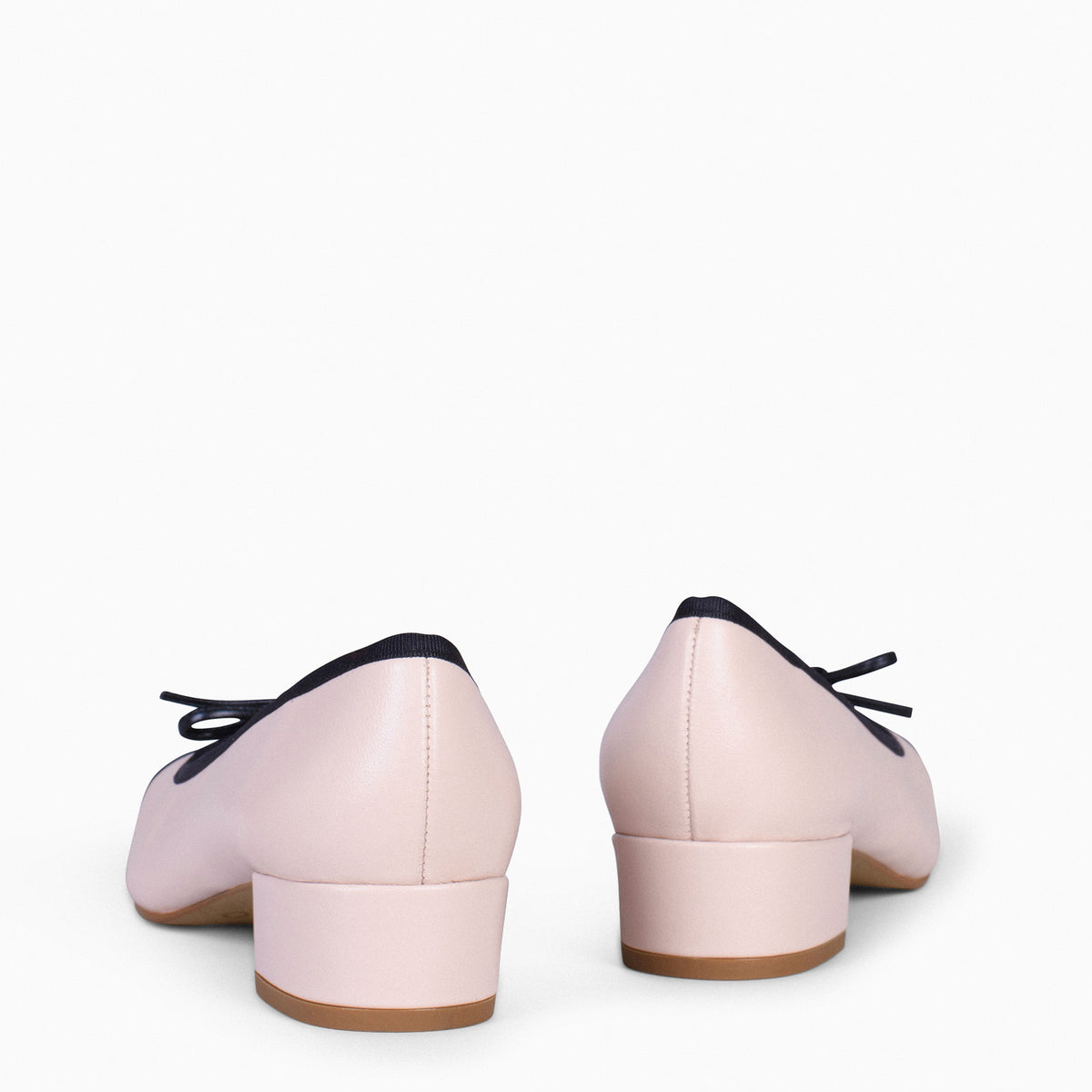 GLAMOUR – Bailarinas con tacón y puntera de charol NUDE