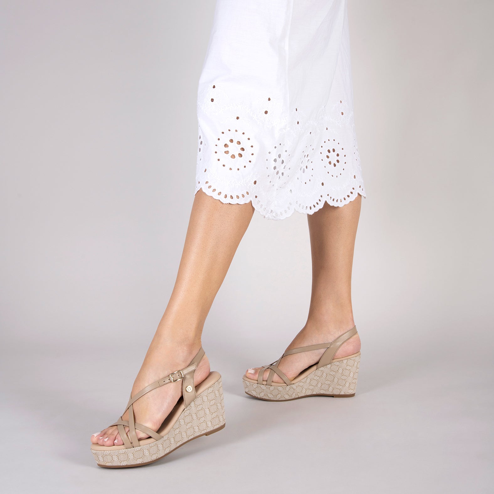 VALENTINA – BEIGE Wedge sandals