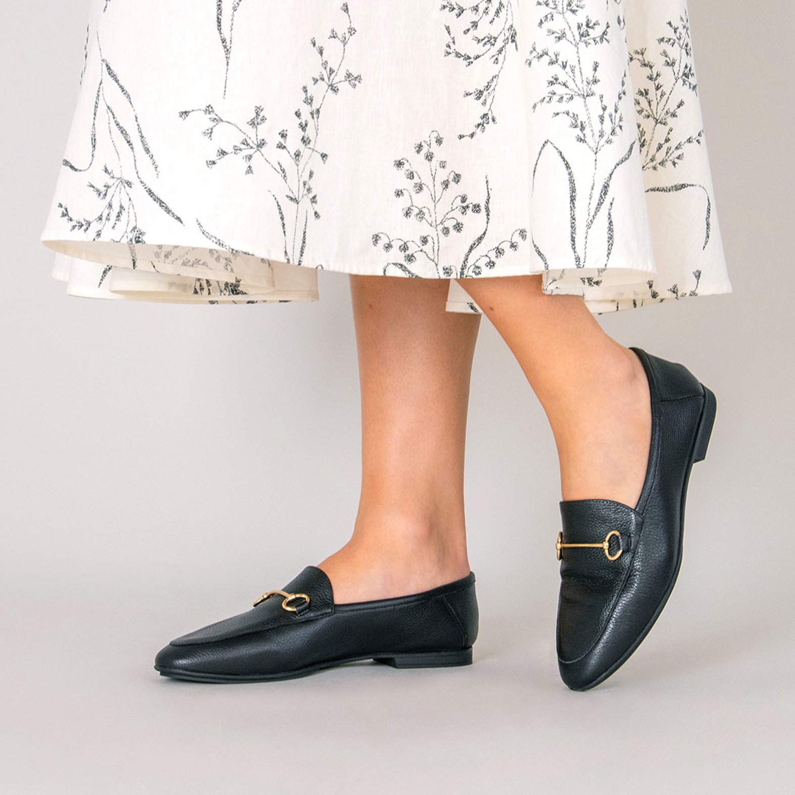 STYLE – Mocasines planos con adorno metalizado NEGRO - miMaO ®