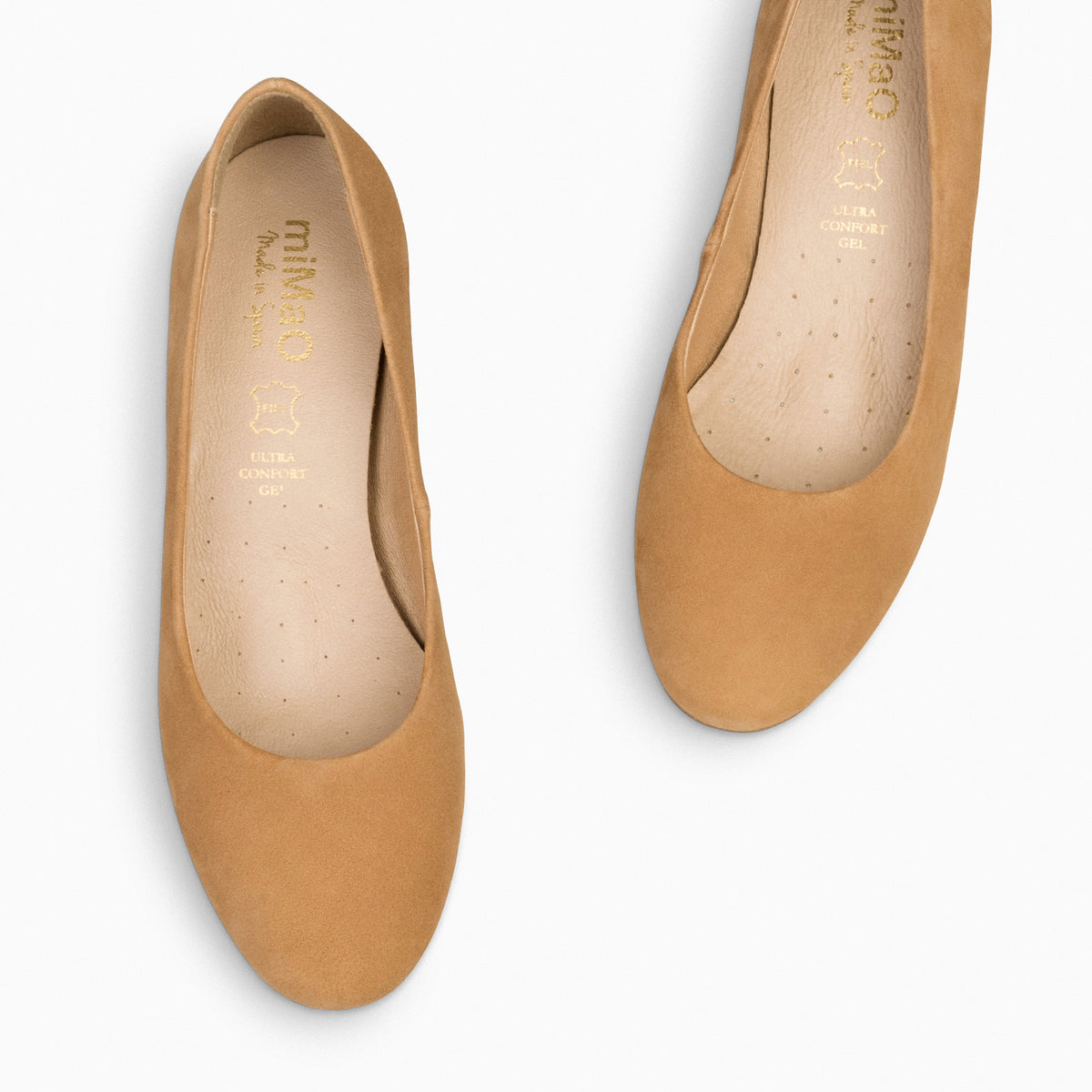 URBAN REDONDO – Zapatos de tacón bajo de ante CAMEL