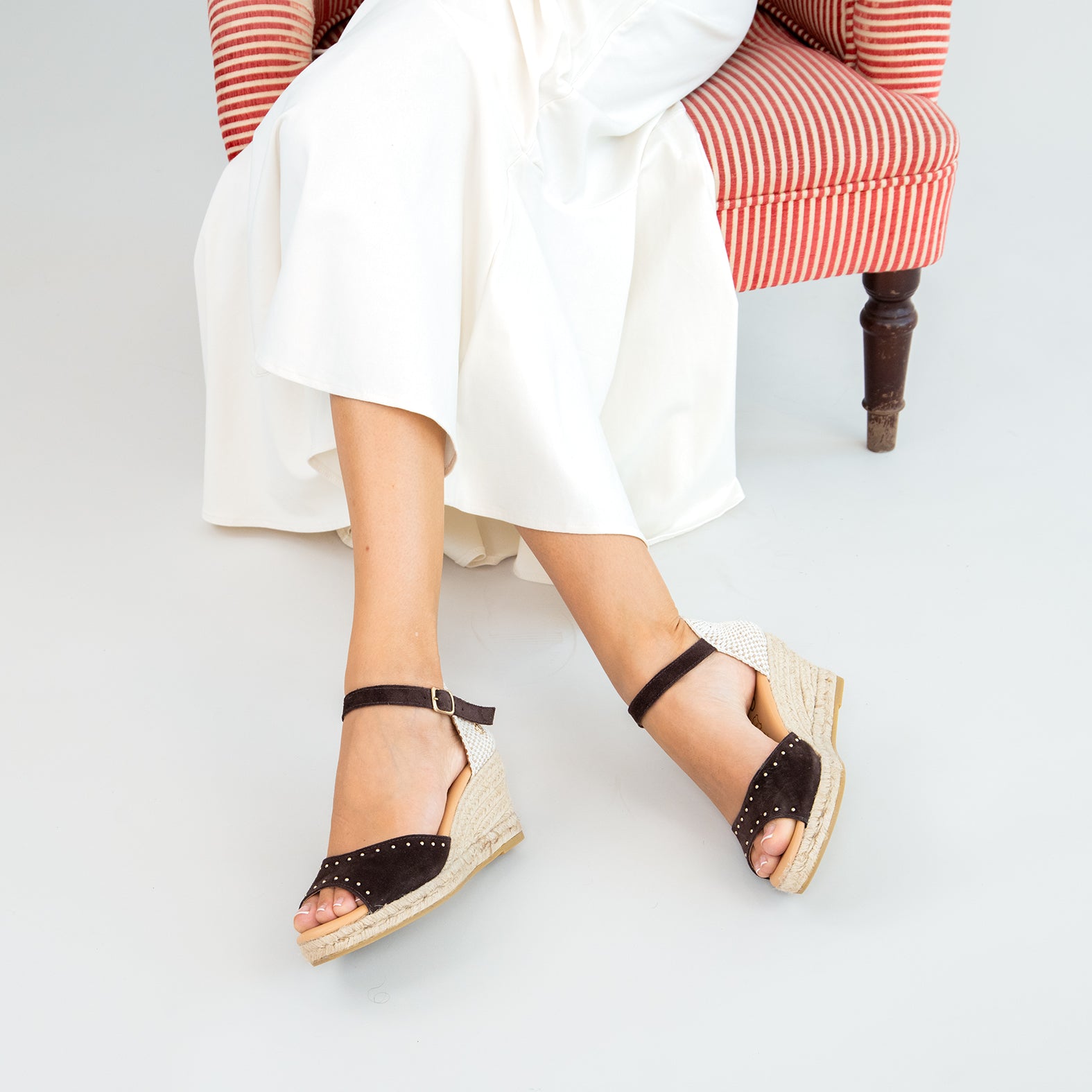 SAONA - Cuñas de esparto peep toe MARRON