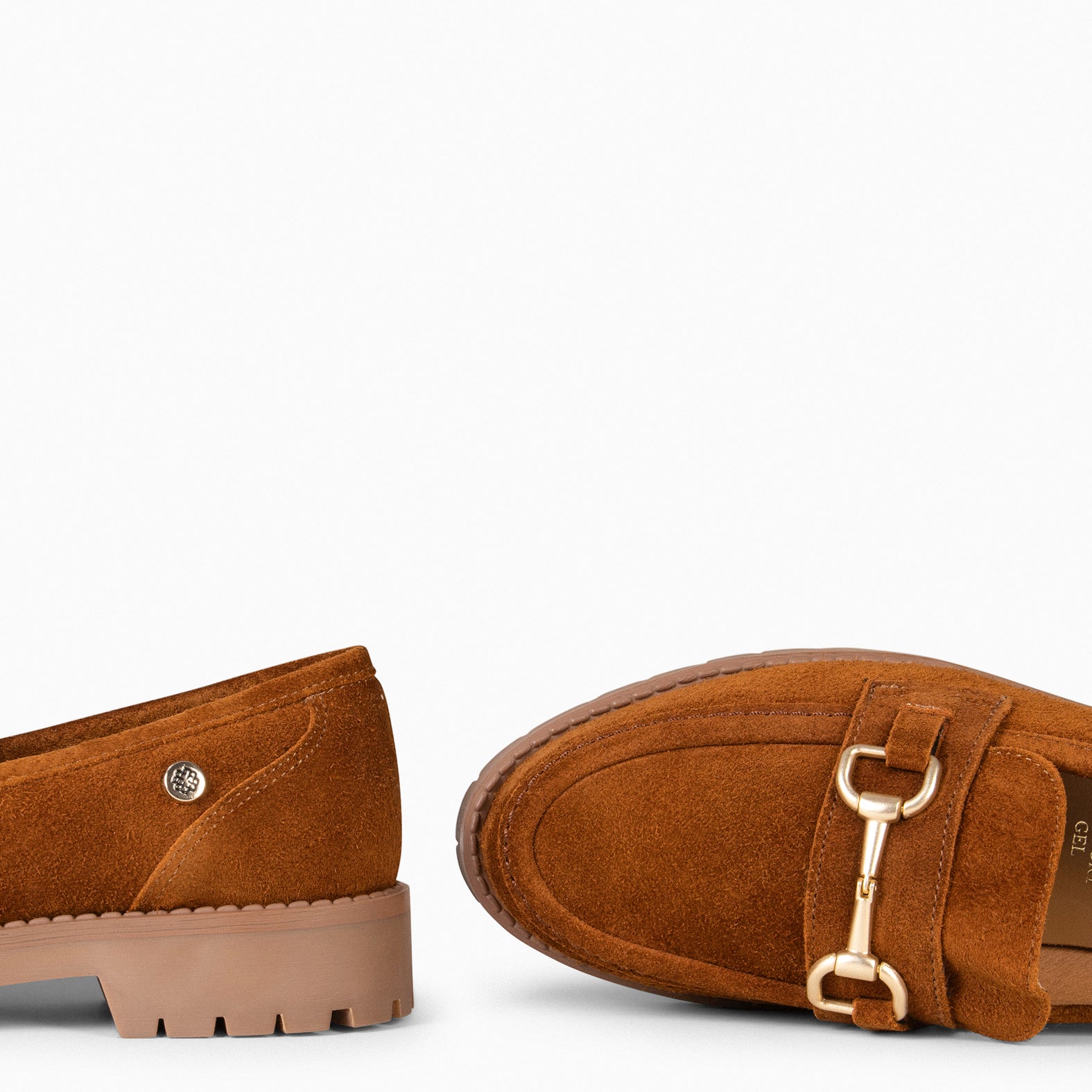 TREVILLA - Mocasín con aplique metálico CAMEL - miMaO ®