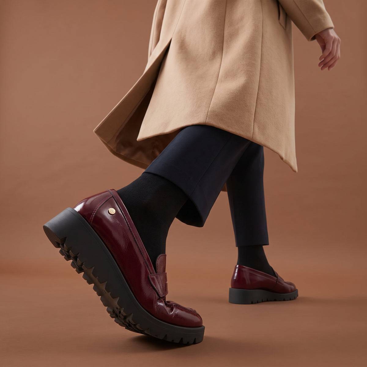 DAFNE - Mocasines de cuña de charol BURDEOS