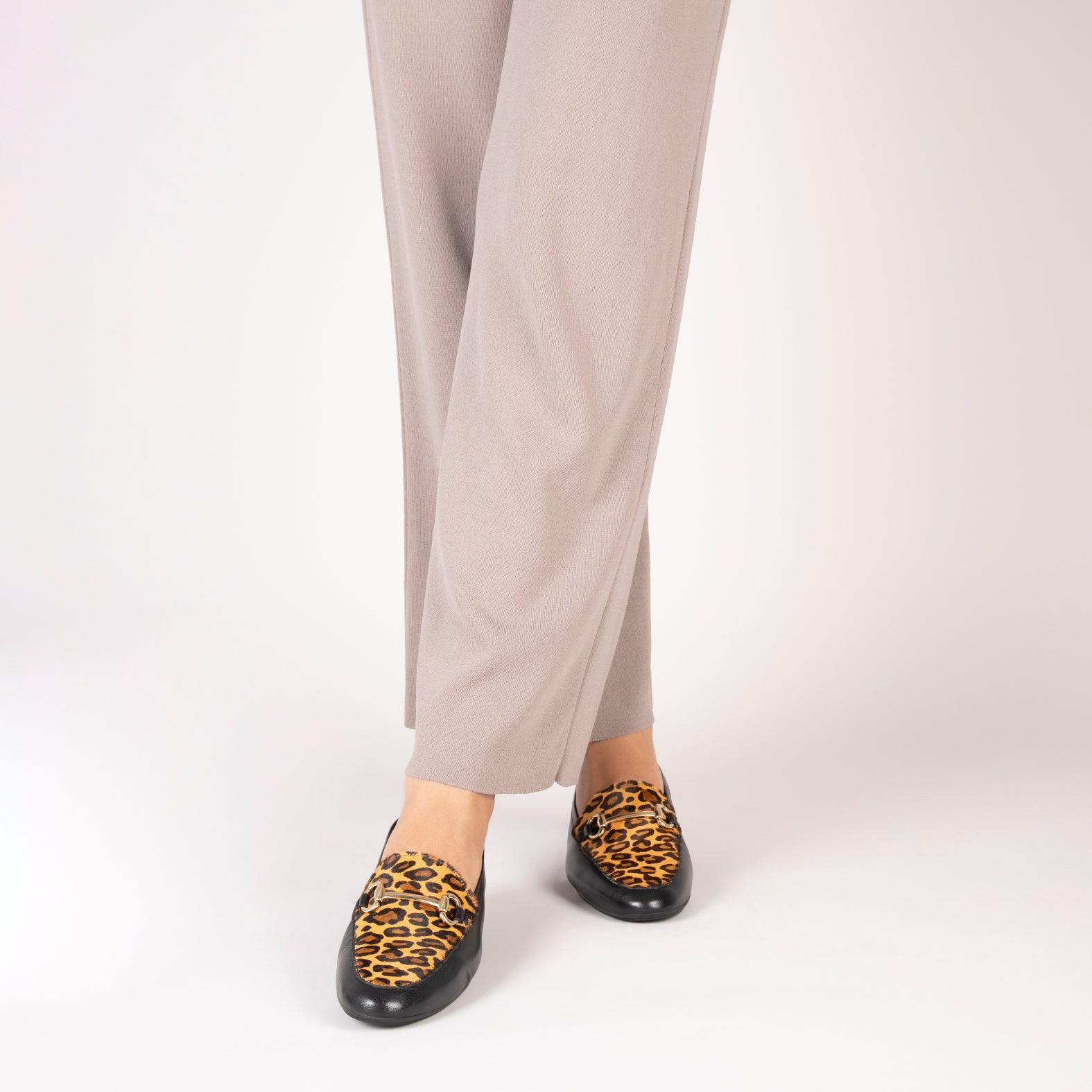 STYLE SAUVAGE - Mocasín tacón bajo LEOPARDO - miMaO ®