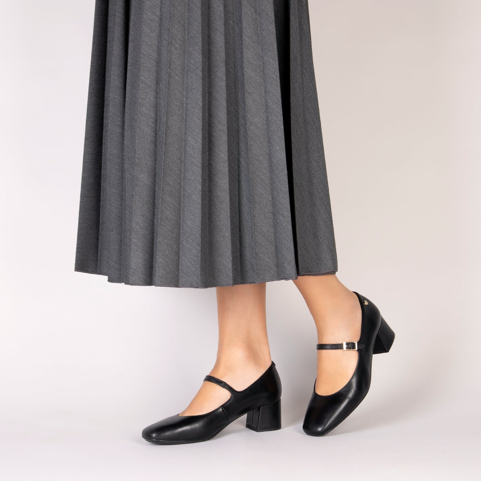 BELLA - Zapatos con pulsera y puntera cuadrada NEGRO - miMaO ®