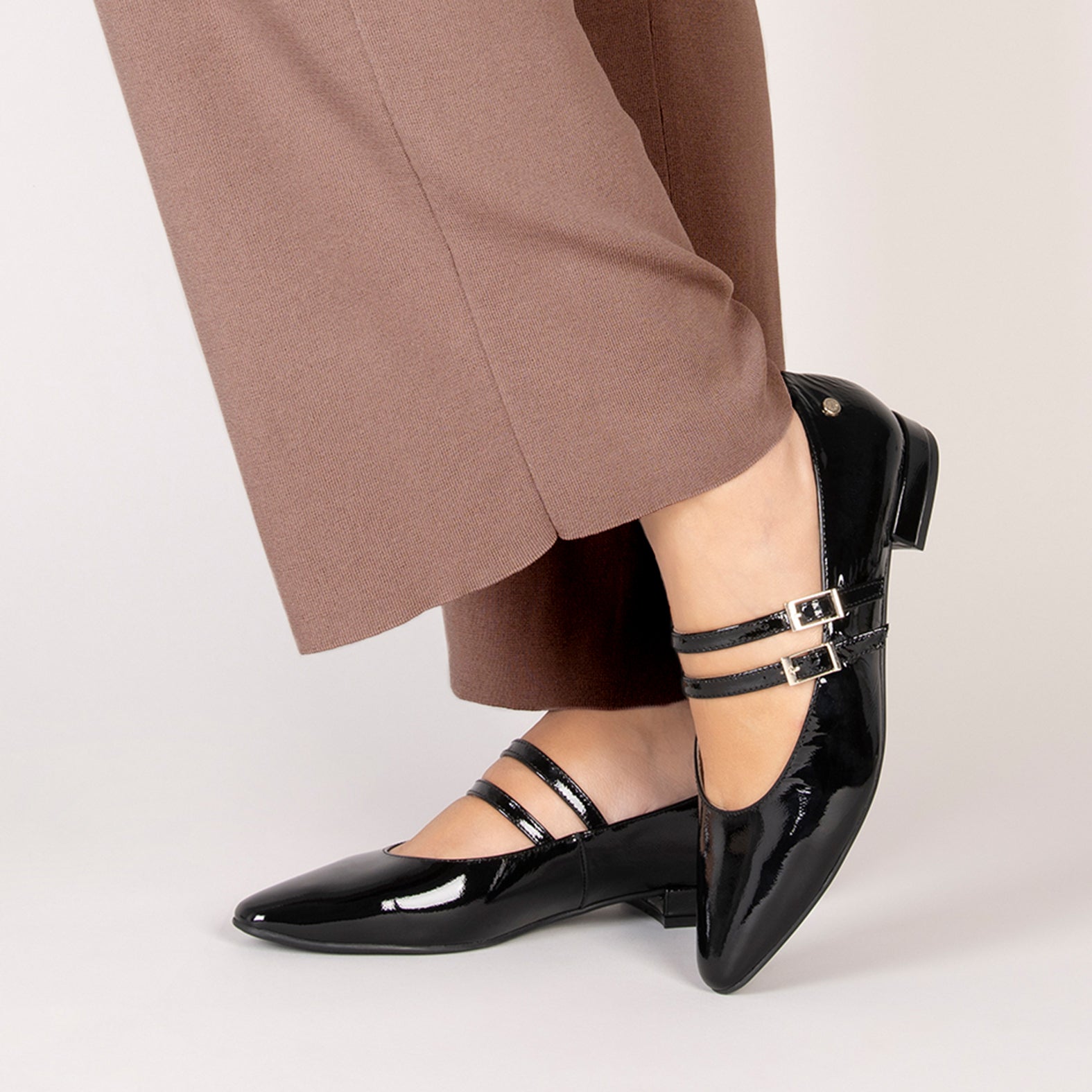 Alana - Merceditas con tacón bajo TAUPE - miMaO ®