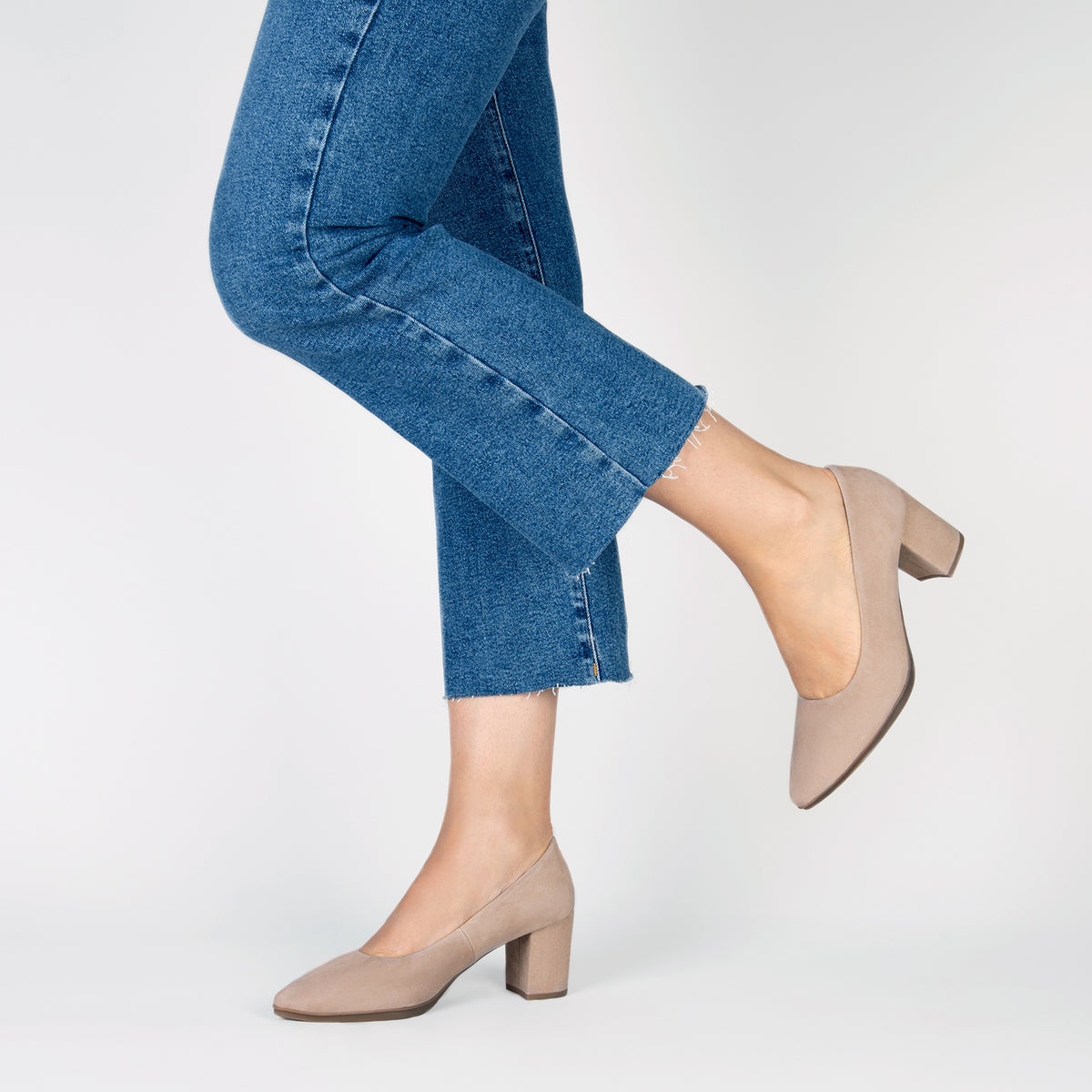 URBAN S - NUDE mid-heeled suede shoes