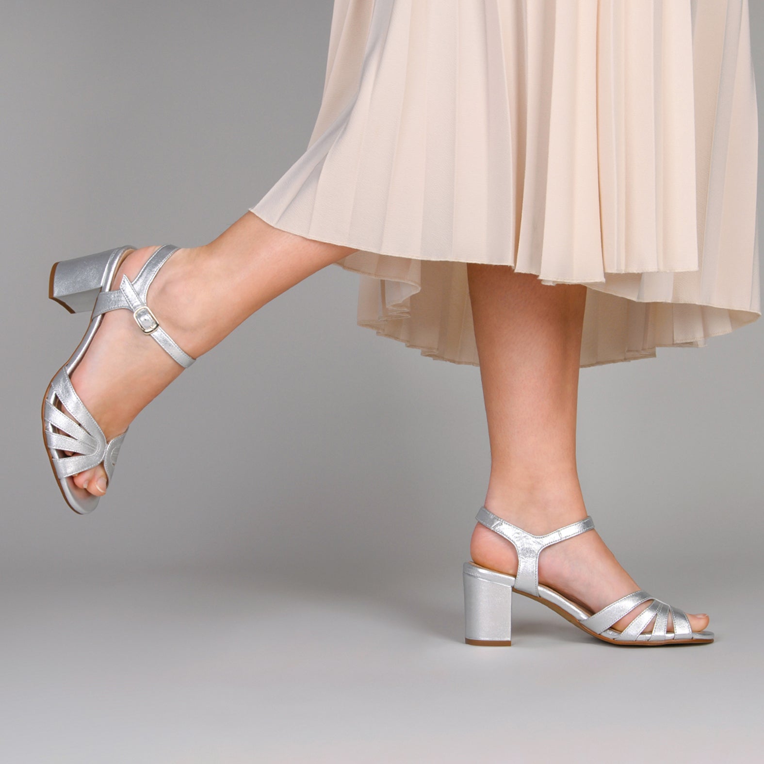 MUSA – Sandalias de Tacón ancho PLATA - miMaO ®