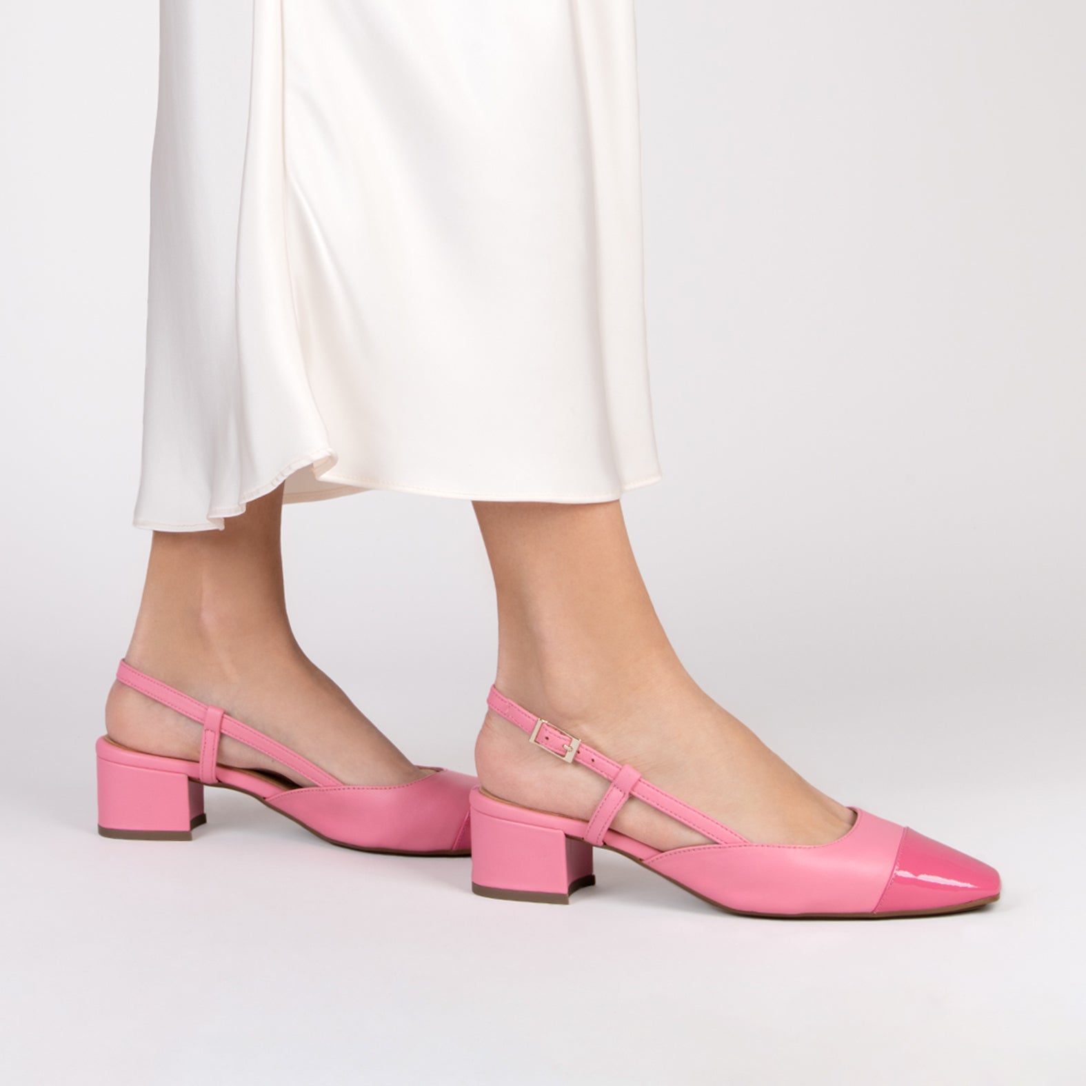 AUDREY - Zapatos destalonados con puntera ROSA - miMaO ®