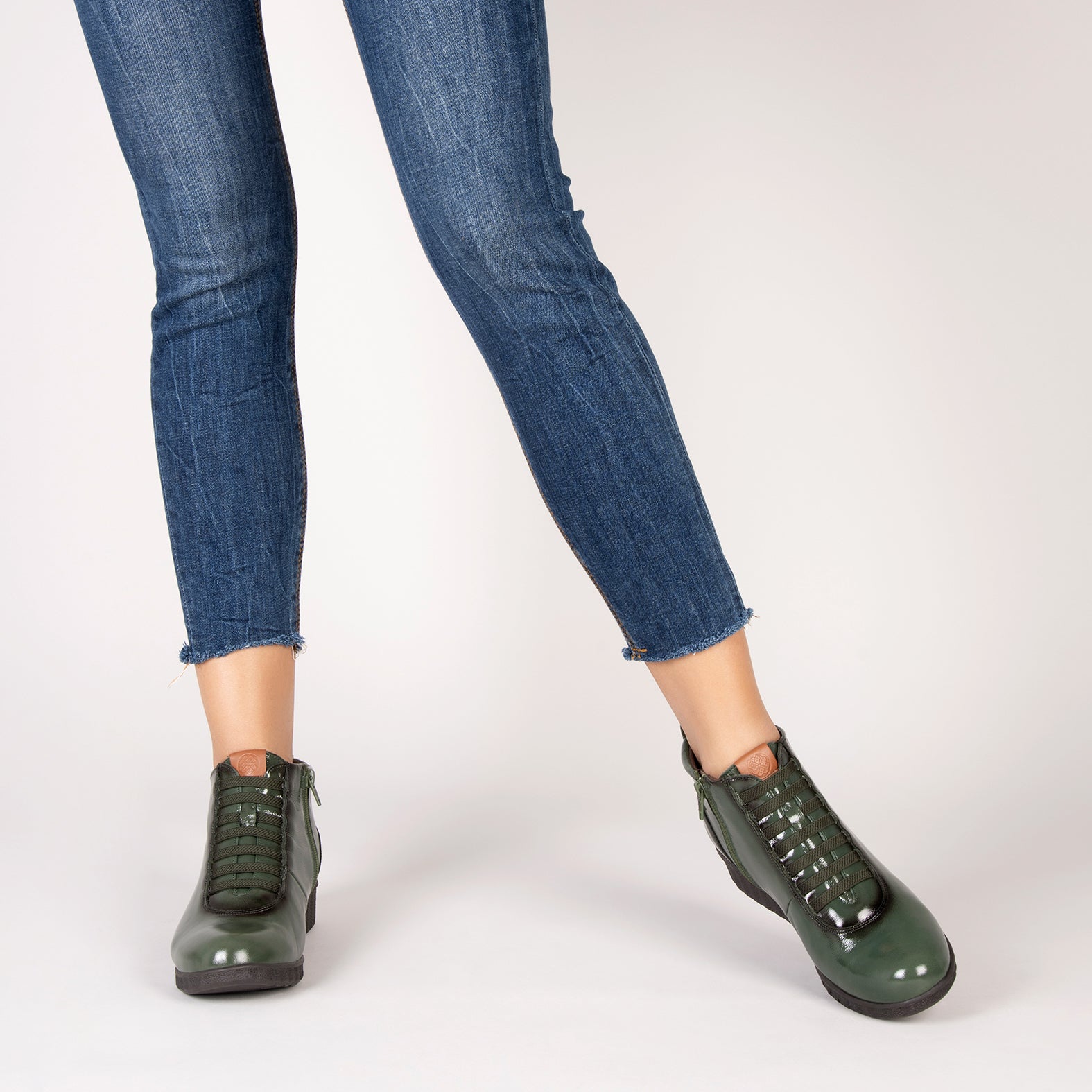 FLEXY - Zapatillas Abotinadas de charol VERDE - miMaO ®