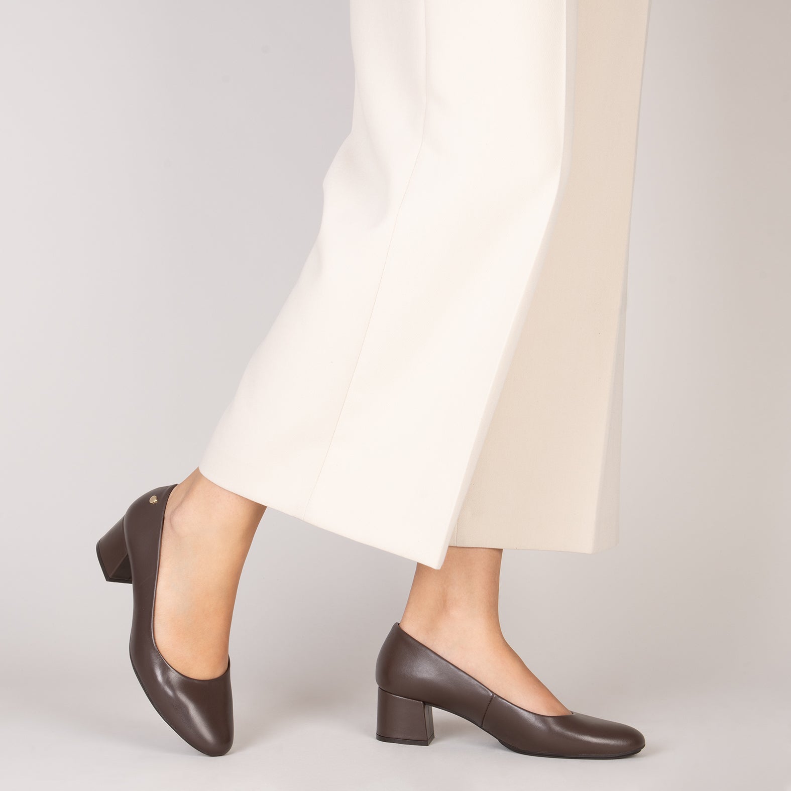 URBAN REDONDO SALÓN - Zapatos de tacón bajo de napa en MARRON - miMaO ®