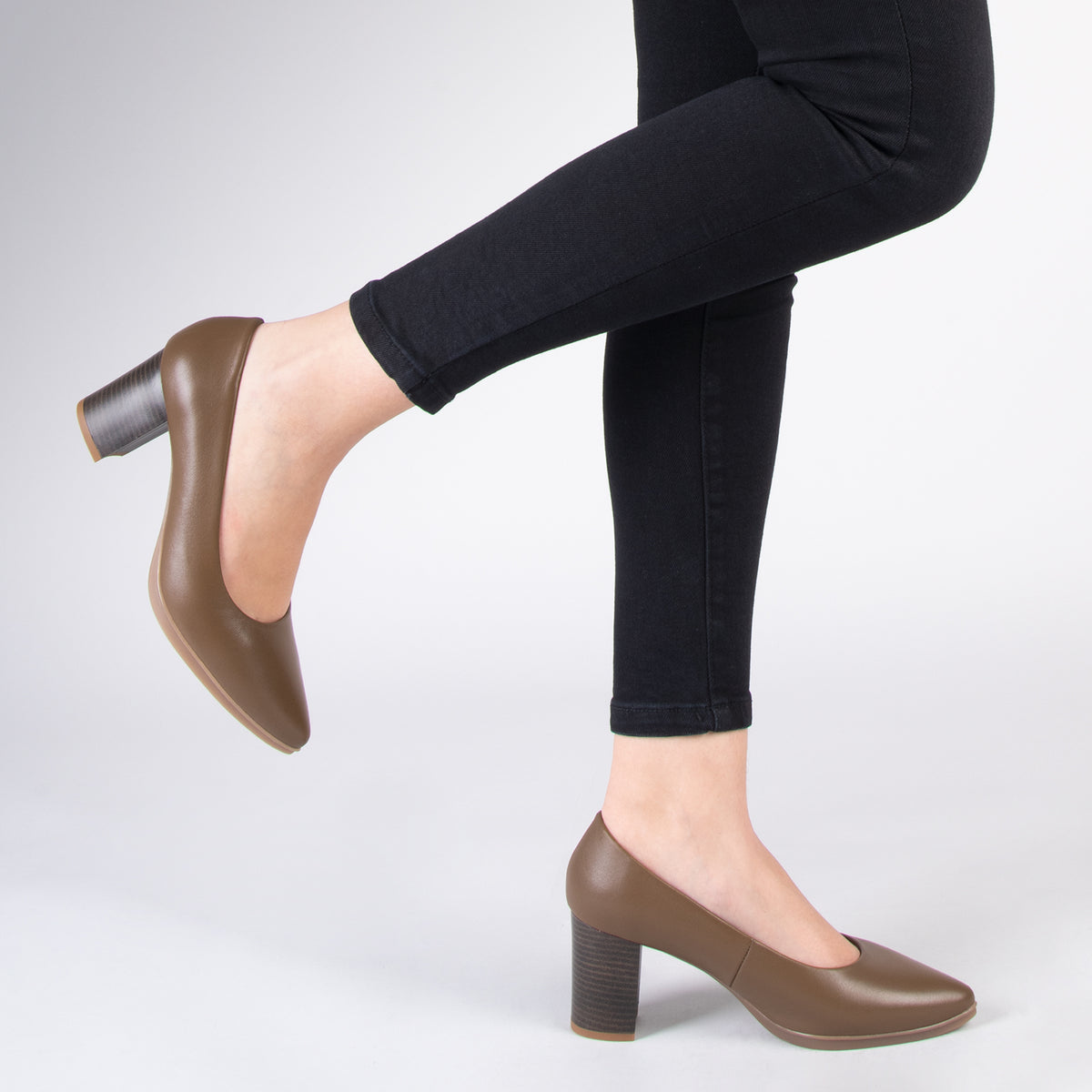 URBAN S SALON – Zapatos de tacón medio de napa MARRÓN