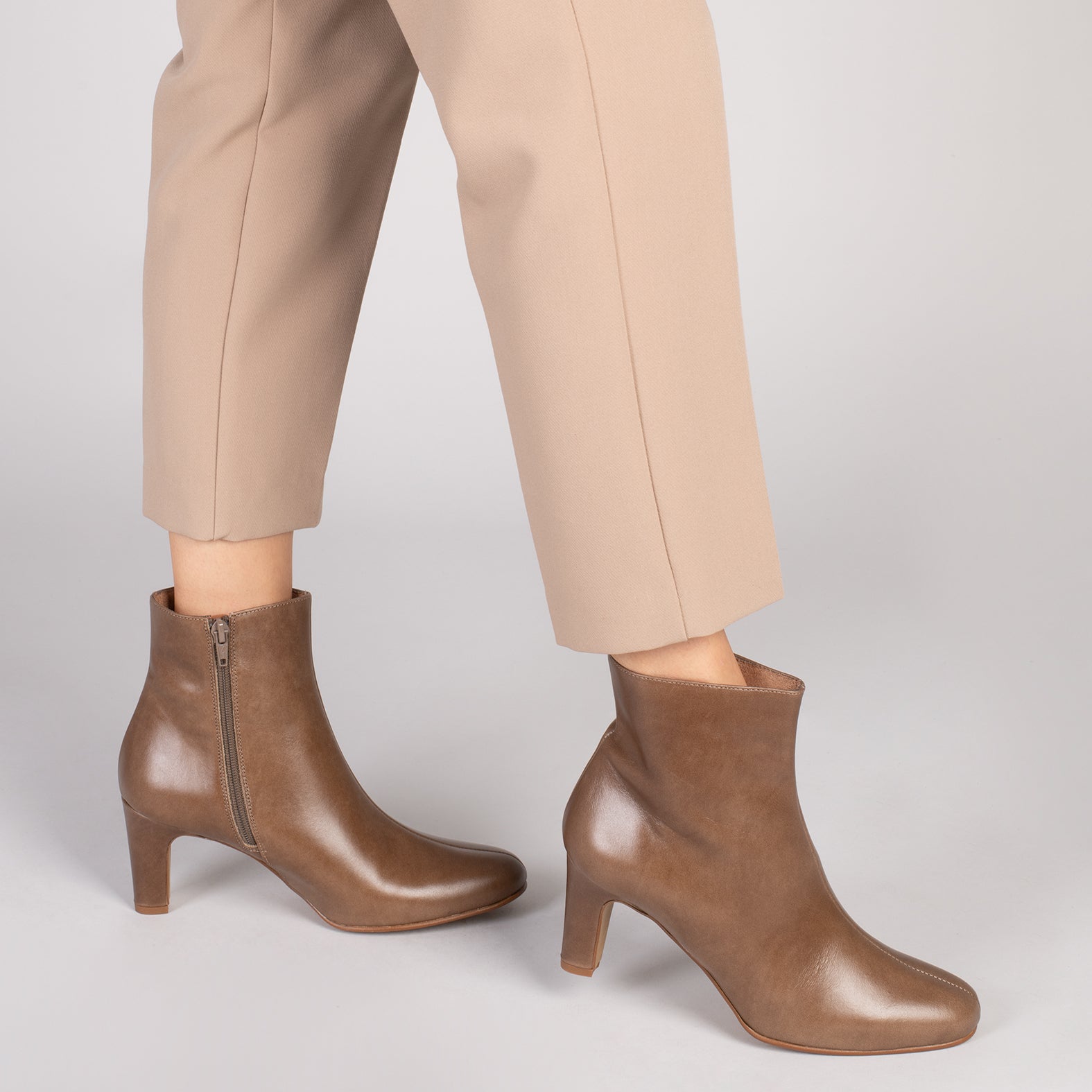 DAILY - Botín de piel TAUPE - miMaO ®