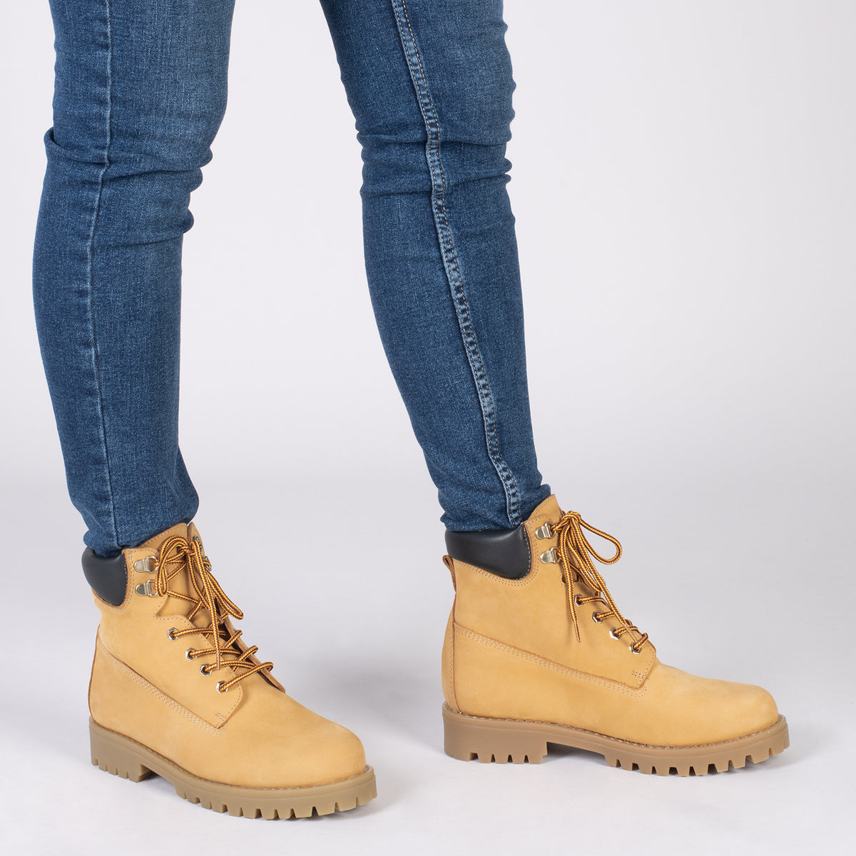 AVIADOR – Botas de montaña para mujer nobuck OCRE