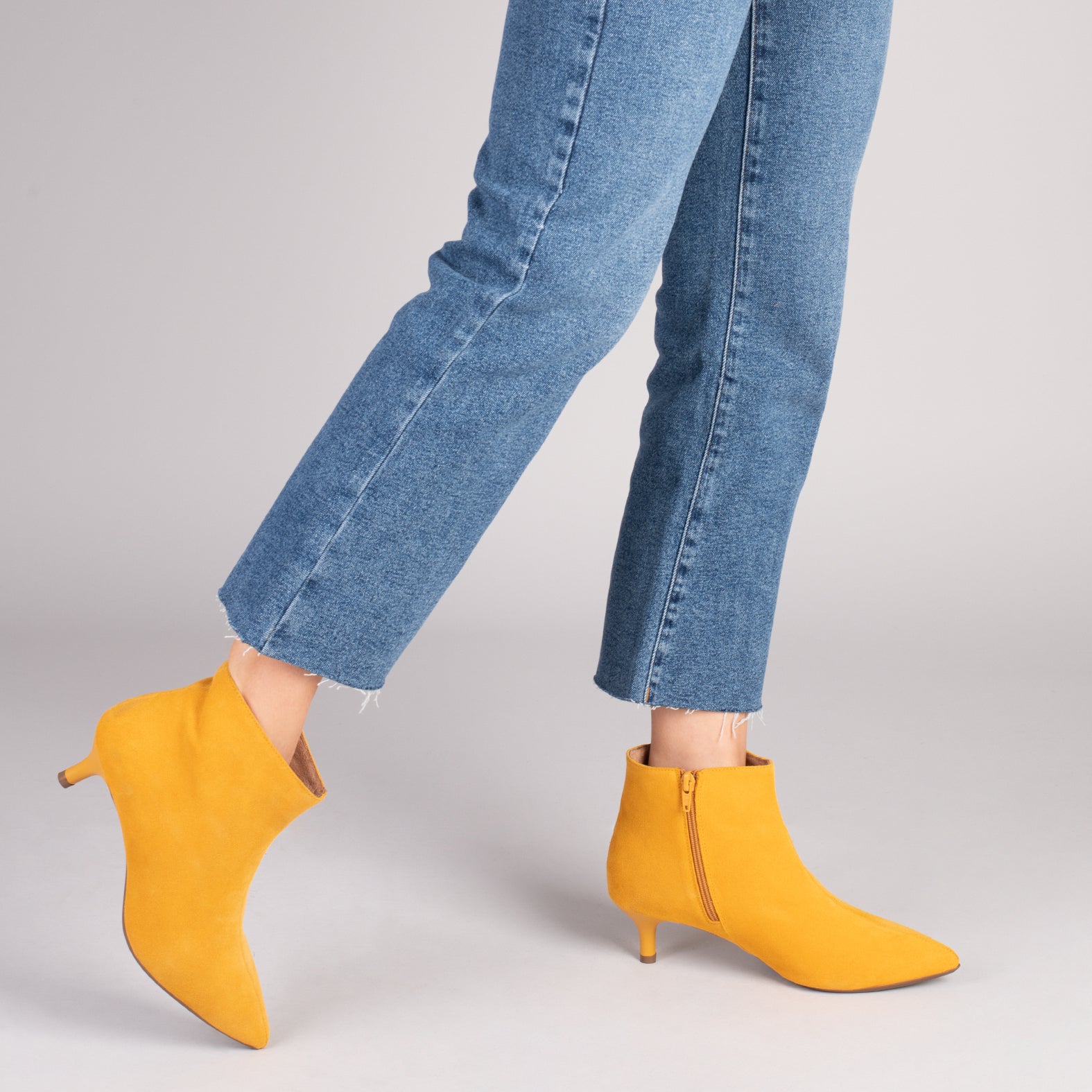 OUTFIT - Botines elegantes de tacón bajo de aguja AMARILLO - miMaO ®